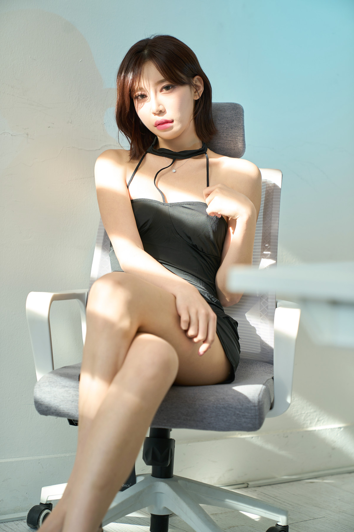 Ju Hee 주희, PhotoBook 「Sneaking in The Office」 Set.01