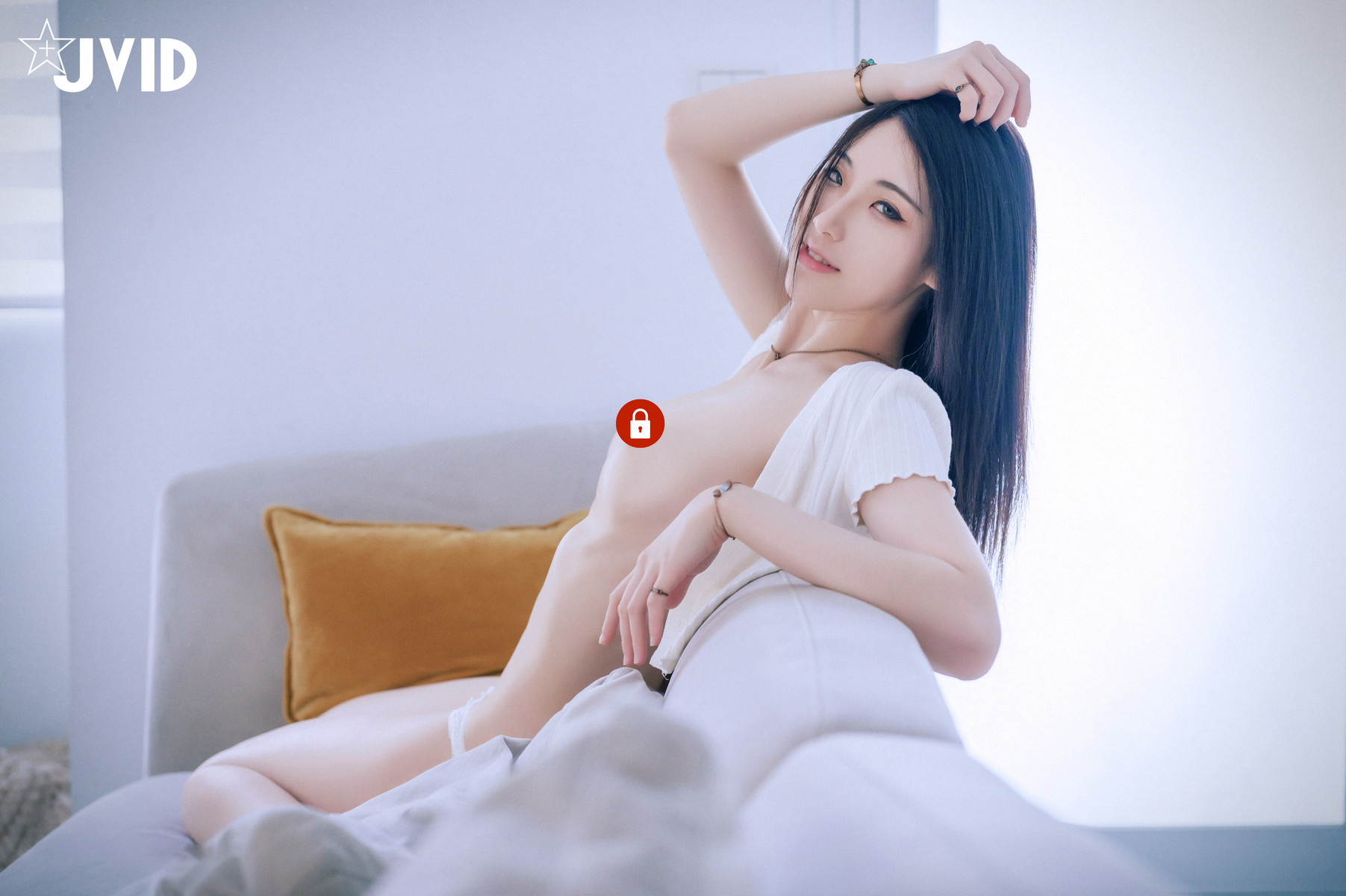 JVID精品 全裸無碼／尺度突破 旅行日租的另一位超正房客，以為沒人在家就脫光光自摸 【偷拍／掰開雙腿／愛撫私處】 Set.02