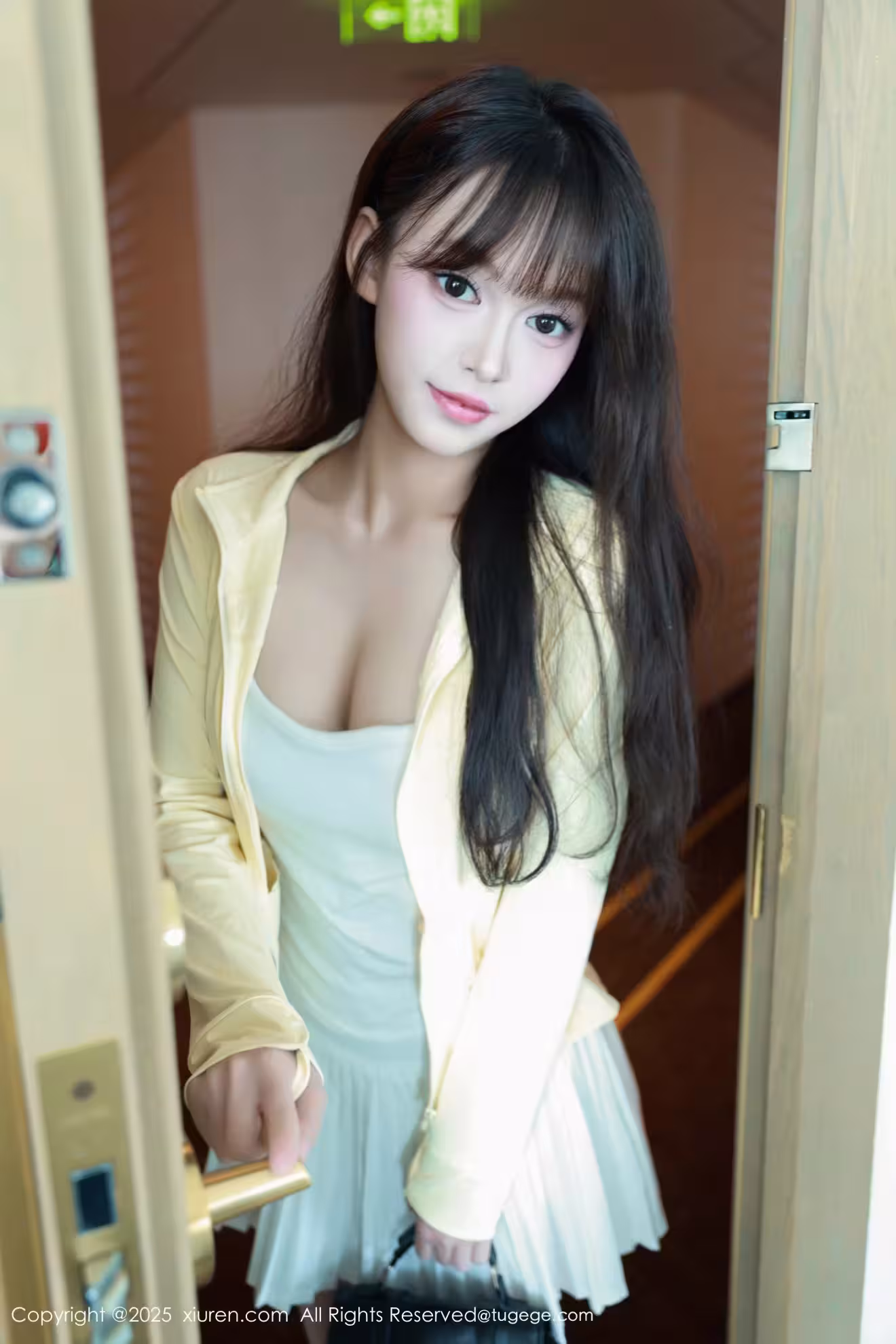 (XIUREN秀人網)2025.08.28 Vol.10702 糯咪 完整版無水印寫真(82P)