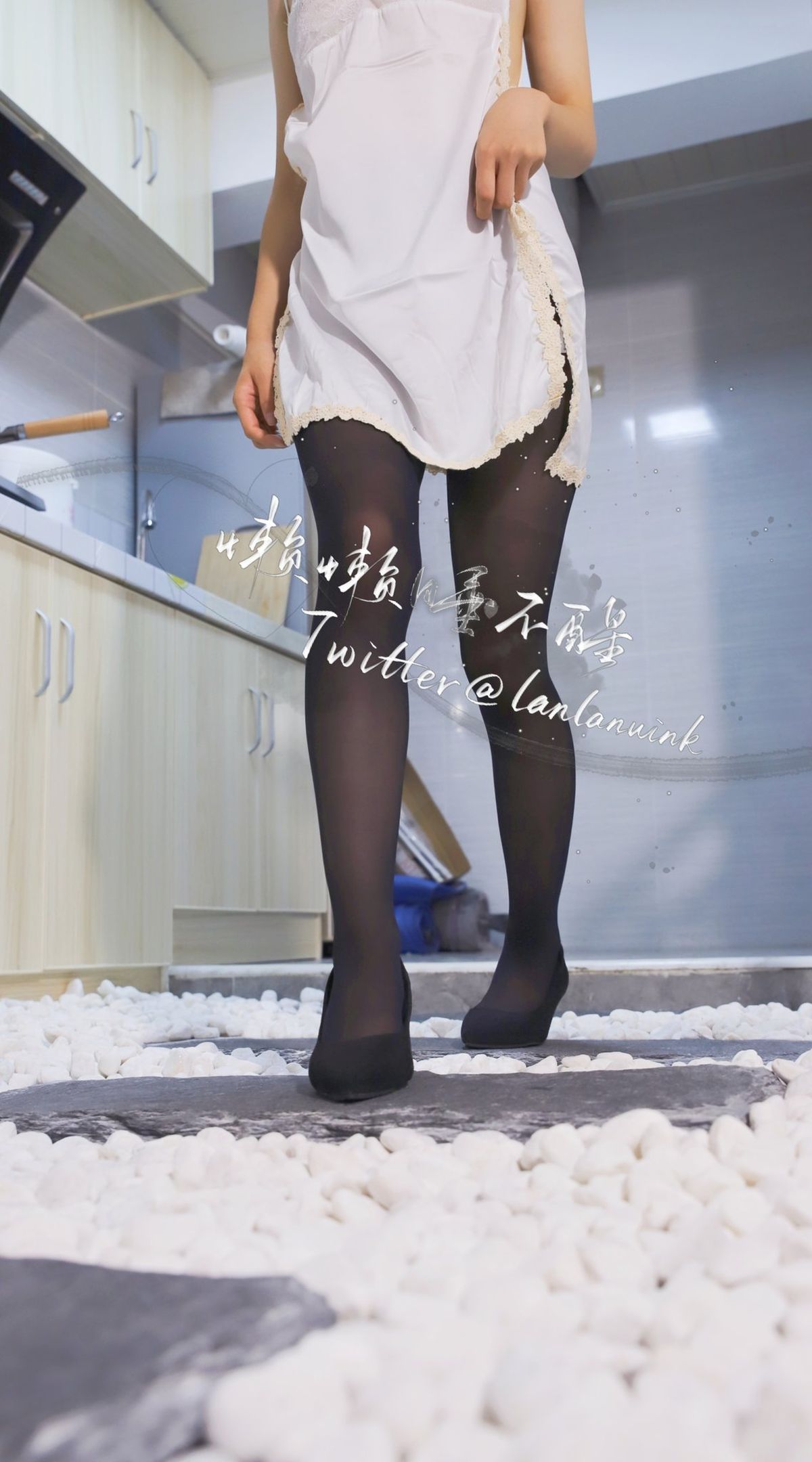 Coser@懒懒睡不醒 – 和闺蜜一起弹力摇 Part1 (46P – 33V)