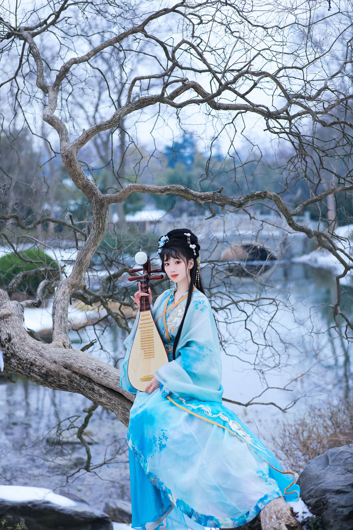 YiTuYu艺图语 Vol.8408 周周Ay (23P)