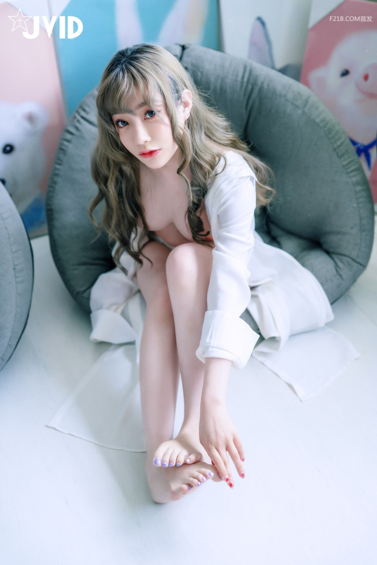 JVID 璃奈醬 – 兄弟一起把玩超美極品充氣娃娃，誤觸開關，一秒變真人 掰超開特寫／想咬一口鮑 Set.02
