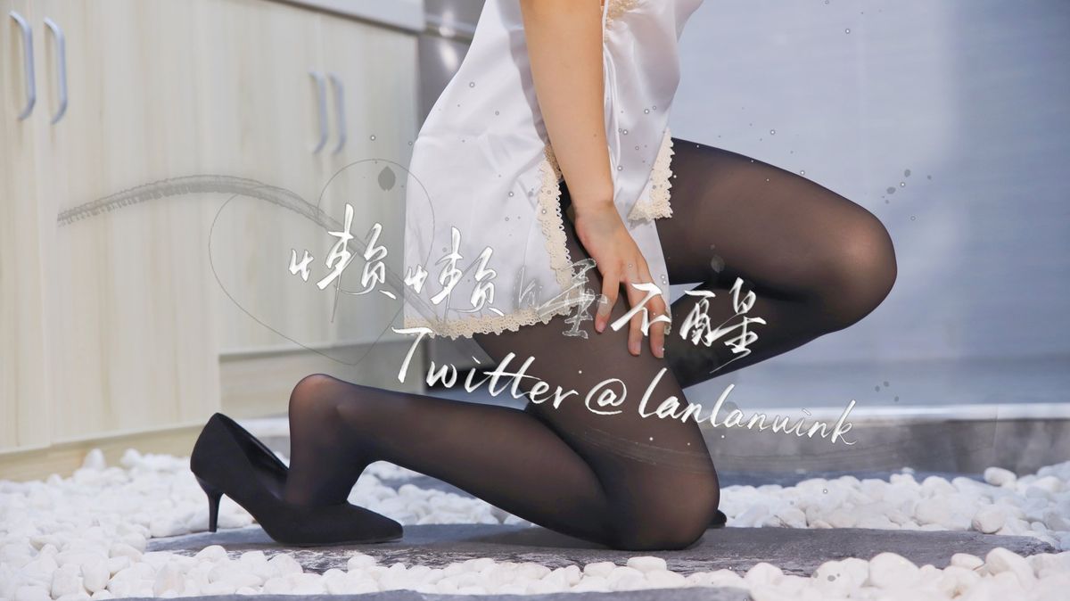 Coser@懒懒睡不醒 – 和闺蜜一起弹力摇 Part1 (46P – 33V)