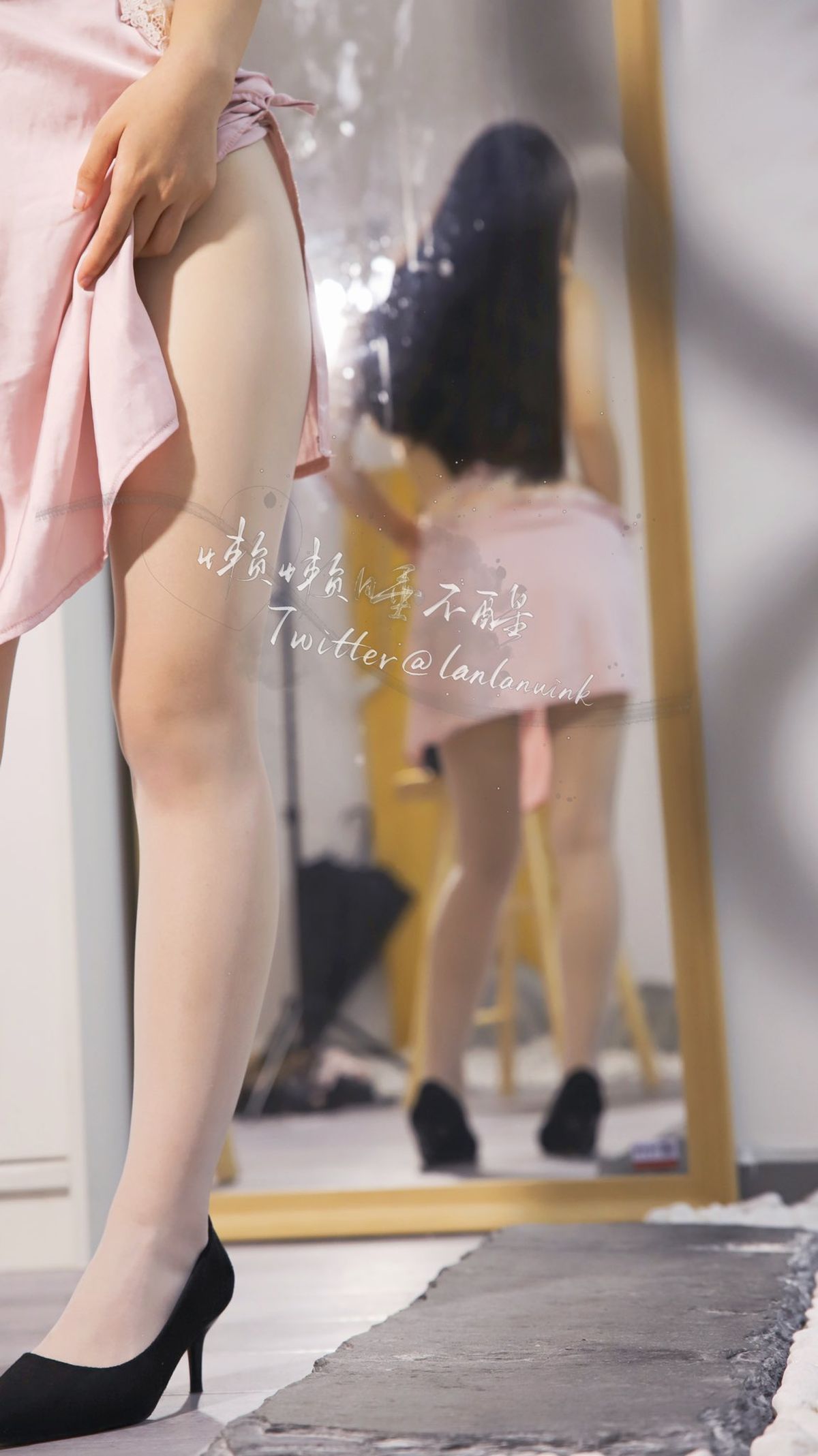 Coser@懒懒睡不醒 – 和闺蜜一起弹力摇 Part1 (46P – 33V)