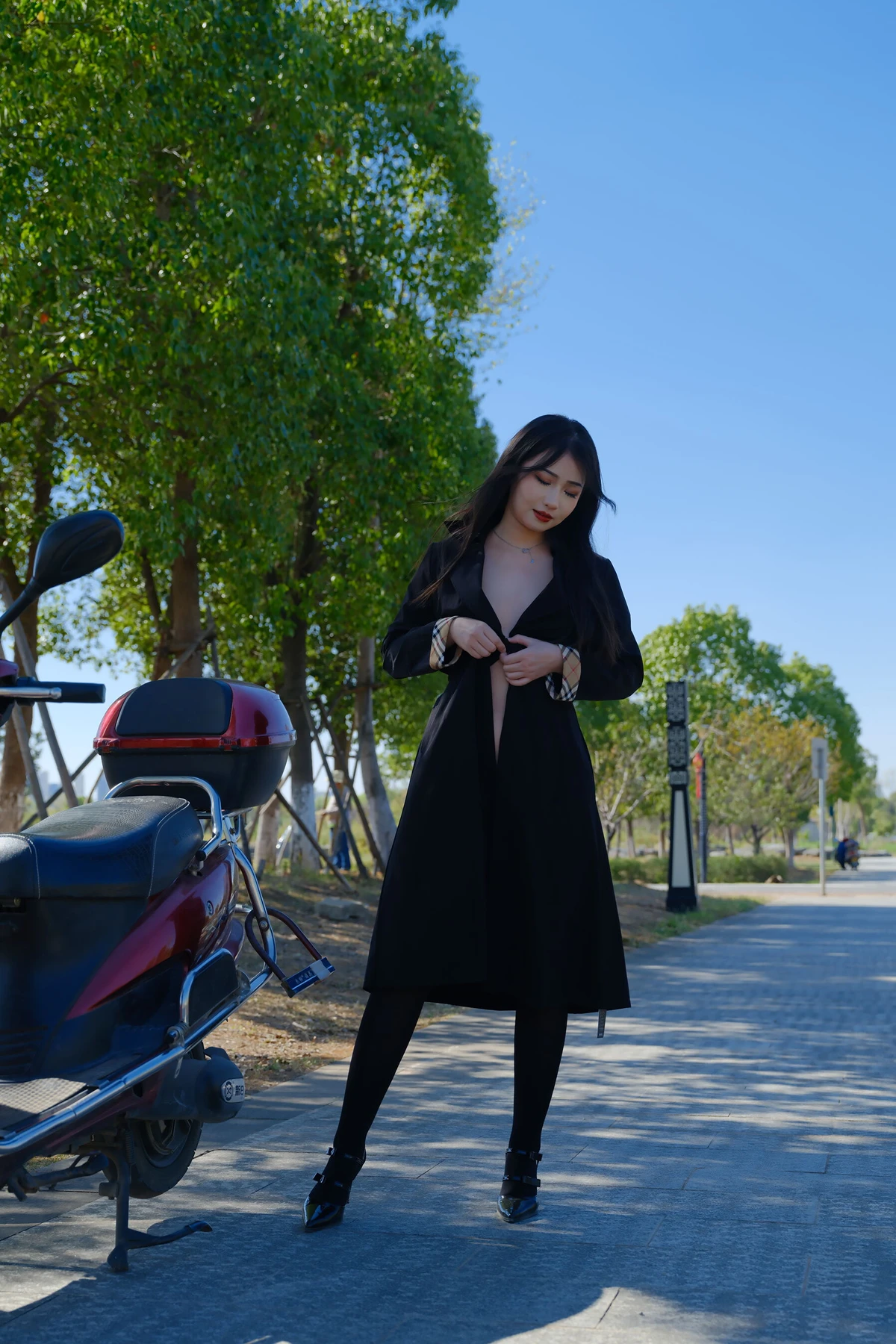 小泽 – 黑丝御姐 户外露出 Set.01