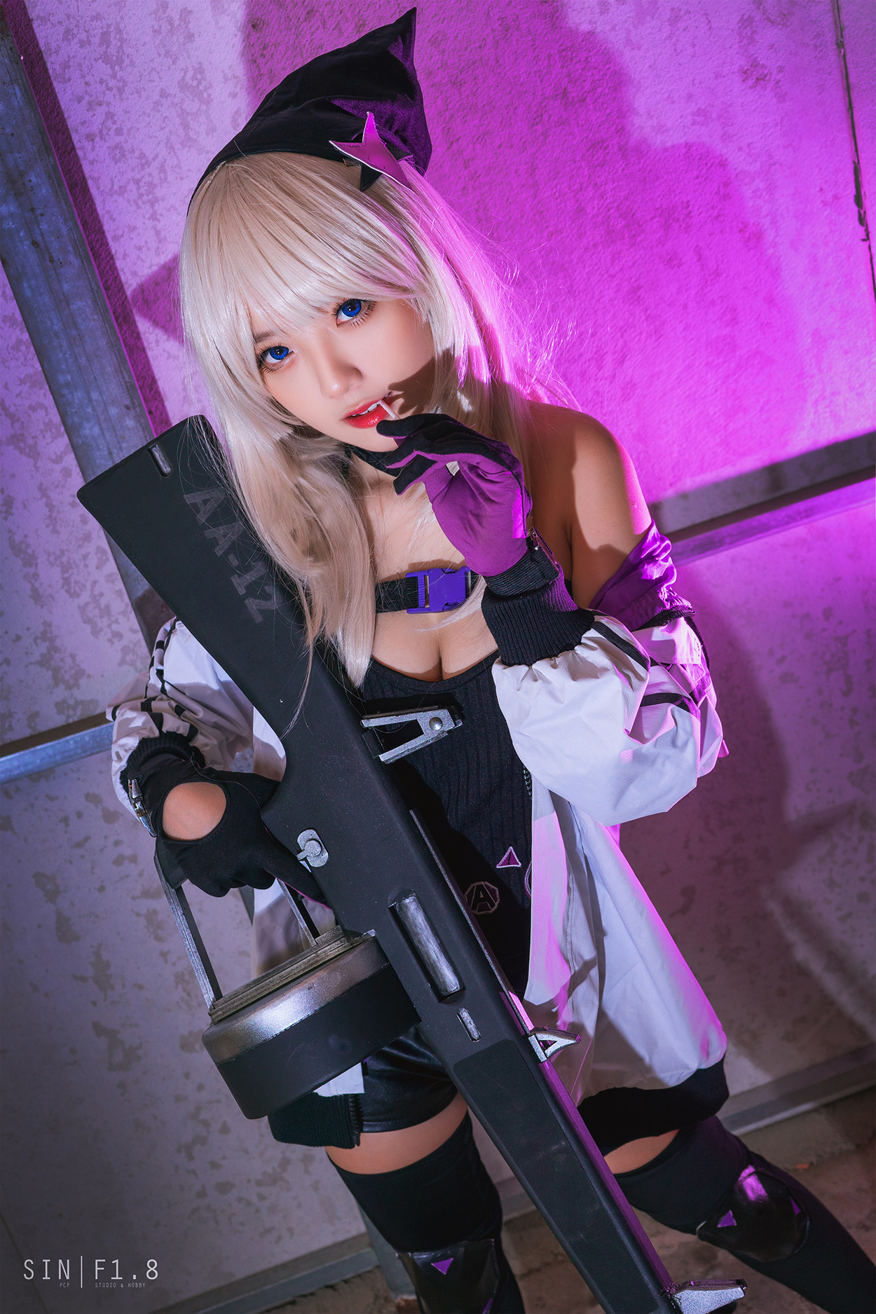 Cosplay Messie Huang AA-12