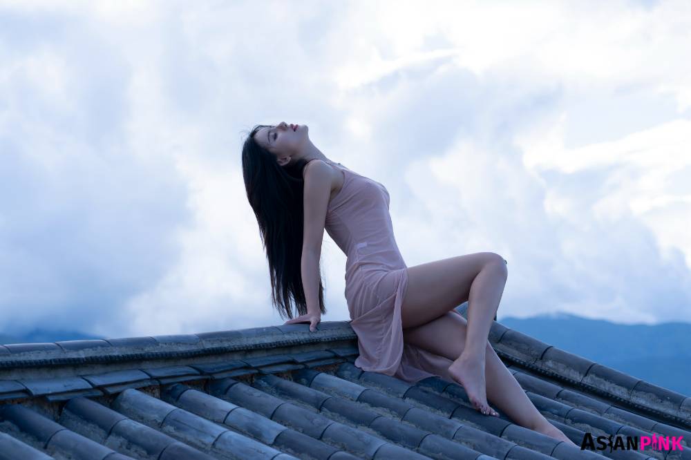 Jiu Shi A Zhu A (就是阿朱啊): The Roof (105 Photos + 1 video)