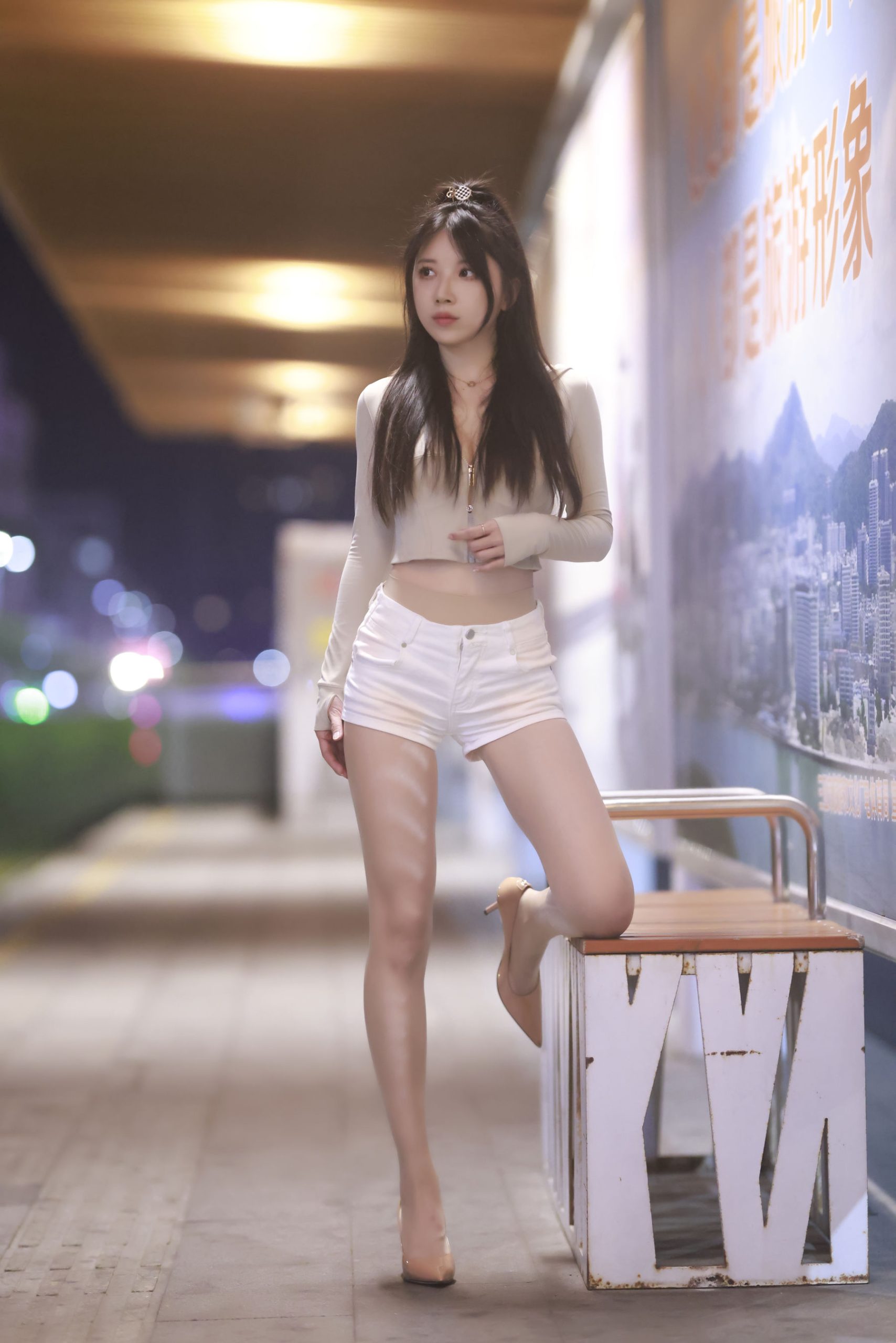 斗鱼主播小女巫露娜 - 芳踪