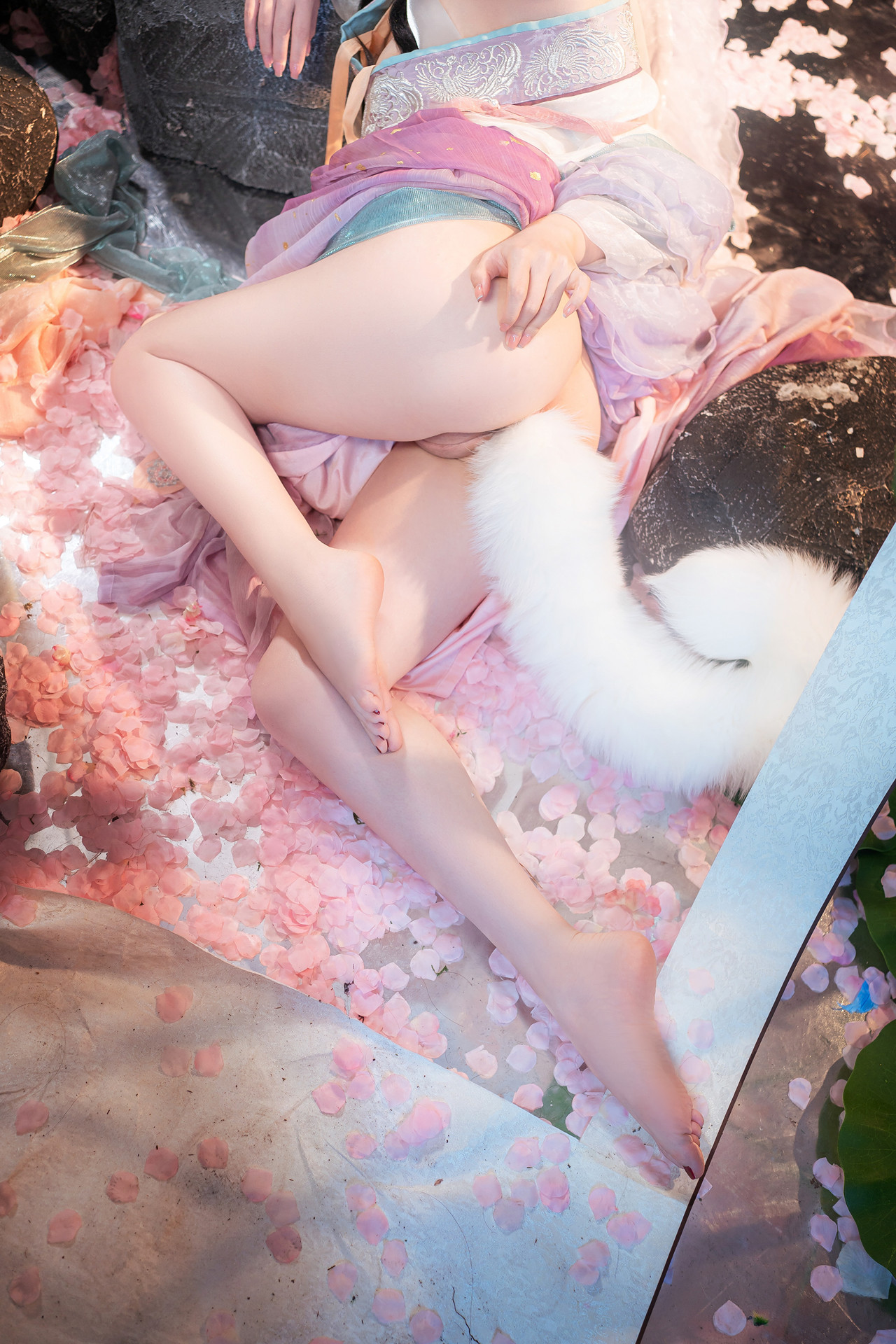 Nekokoyoshi 爆机少女喵小吉, 写真集 绮怀