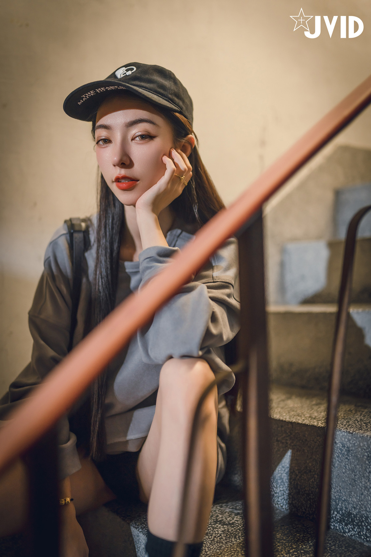 JVID 飄飄哥 – 飄飄跟蹤綁架迷姦情色妄想(51P)