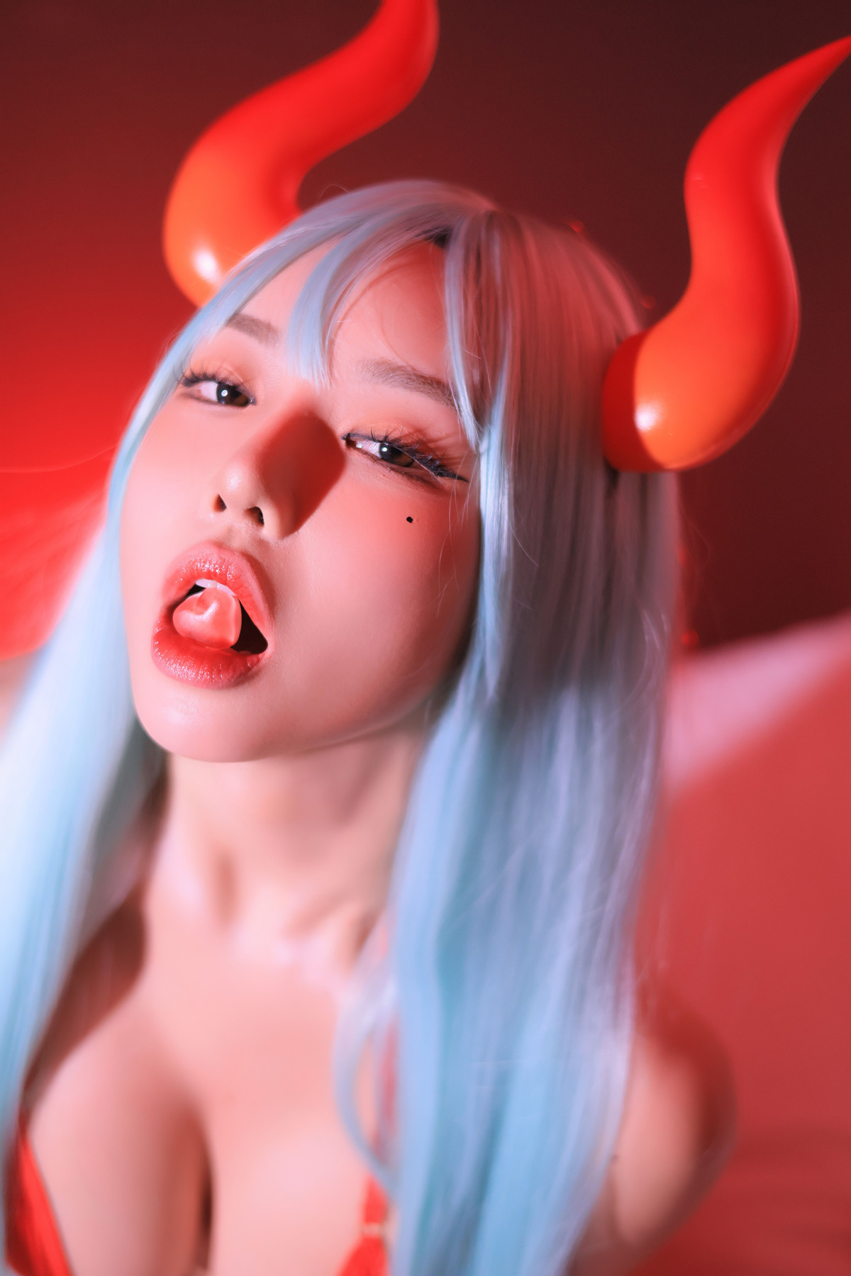 Dongeuran 동그란, PhotoBook 「Red Succubus」 Set.01