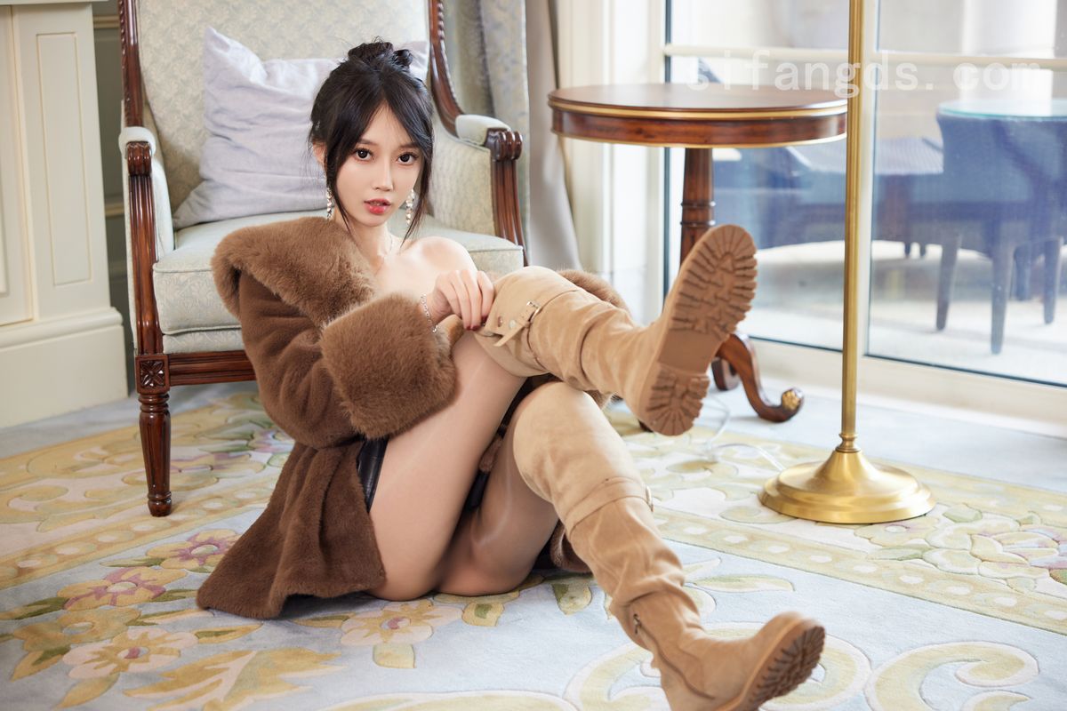 XR Uncensored Yue Er Yue Er 玥儿玥er – R18 秀人网模特 魅力皮草 Part01 (47P – 5V)