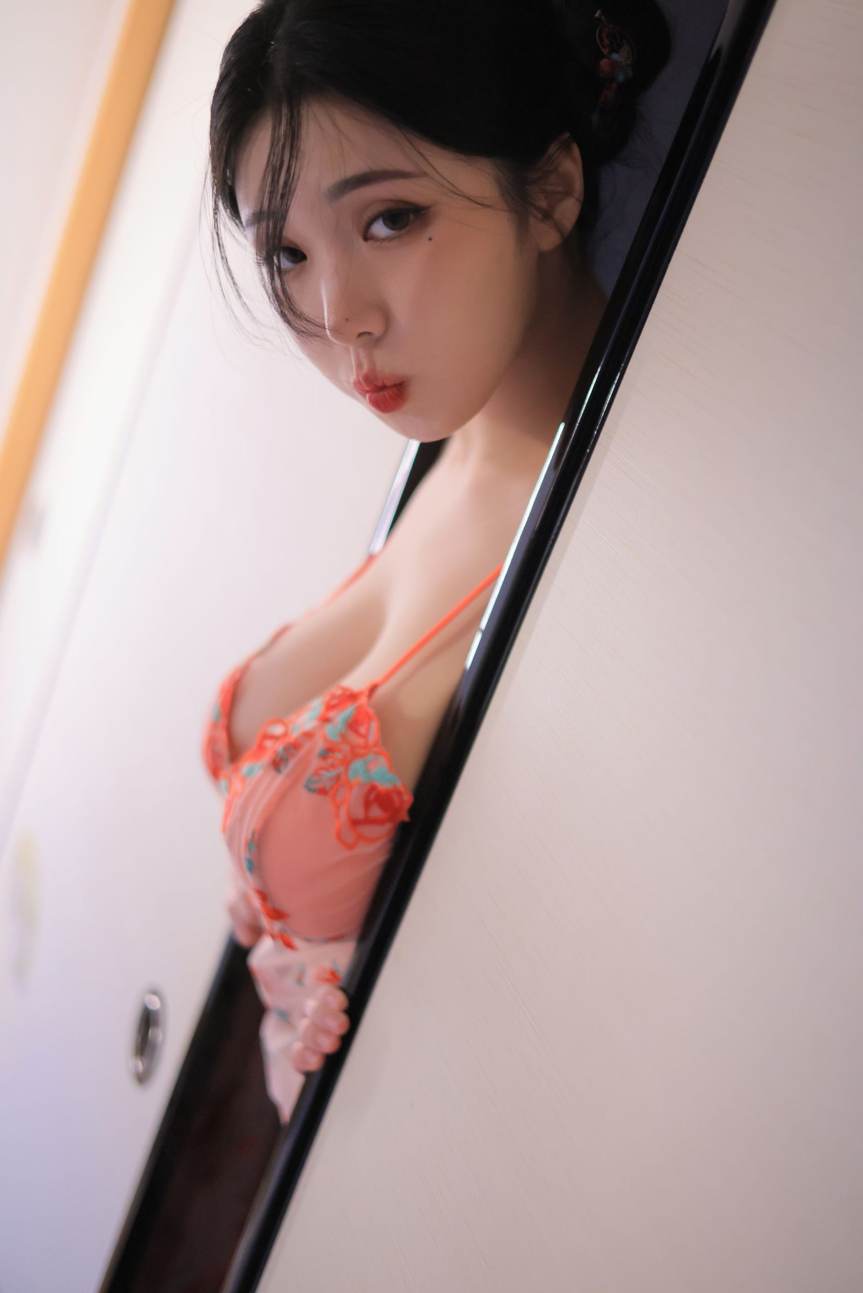 Yeonwoo - Heat - 1