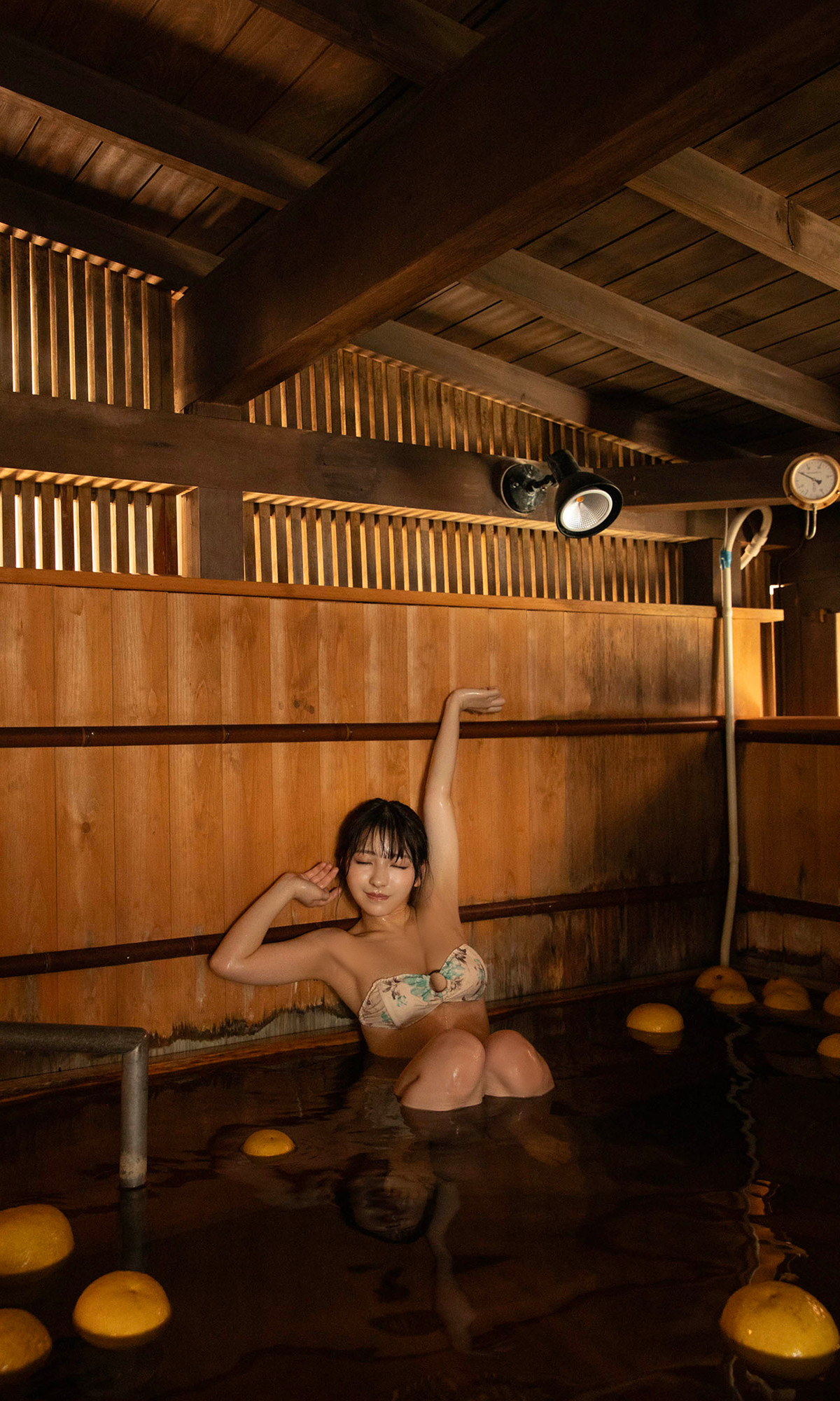 Toumi 十味, 週プレ Photo Book 「キミと春らんまん」 Set.02