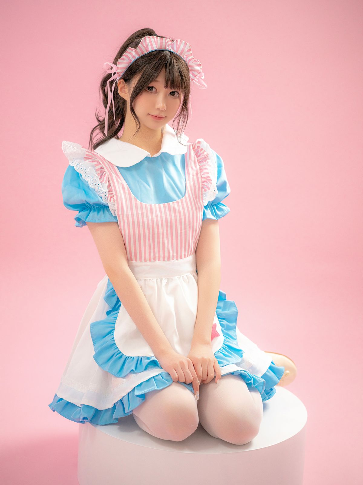 Coser@NAGISA魔物喵 – メイド喫茶 (91P)
