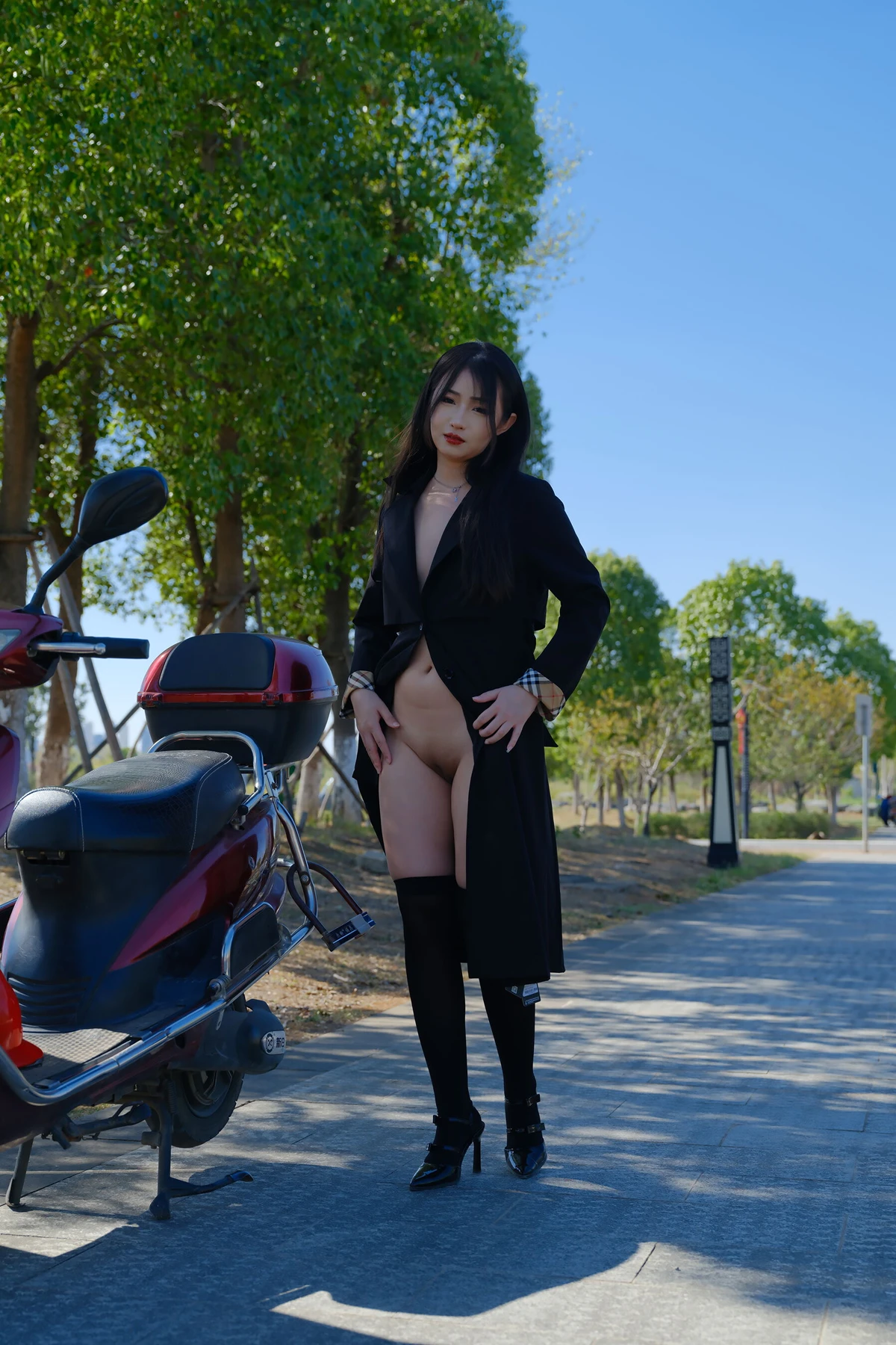 小泽 – 黑丝御姐 户外露出 Set.01