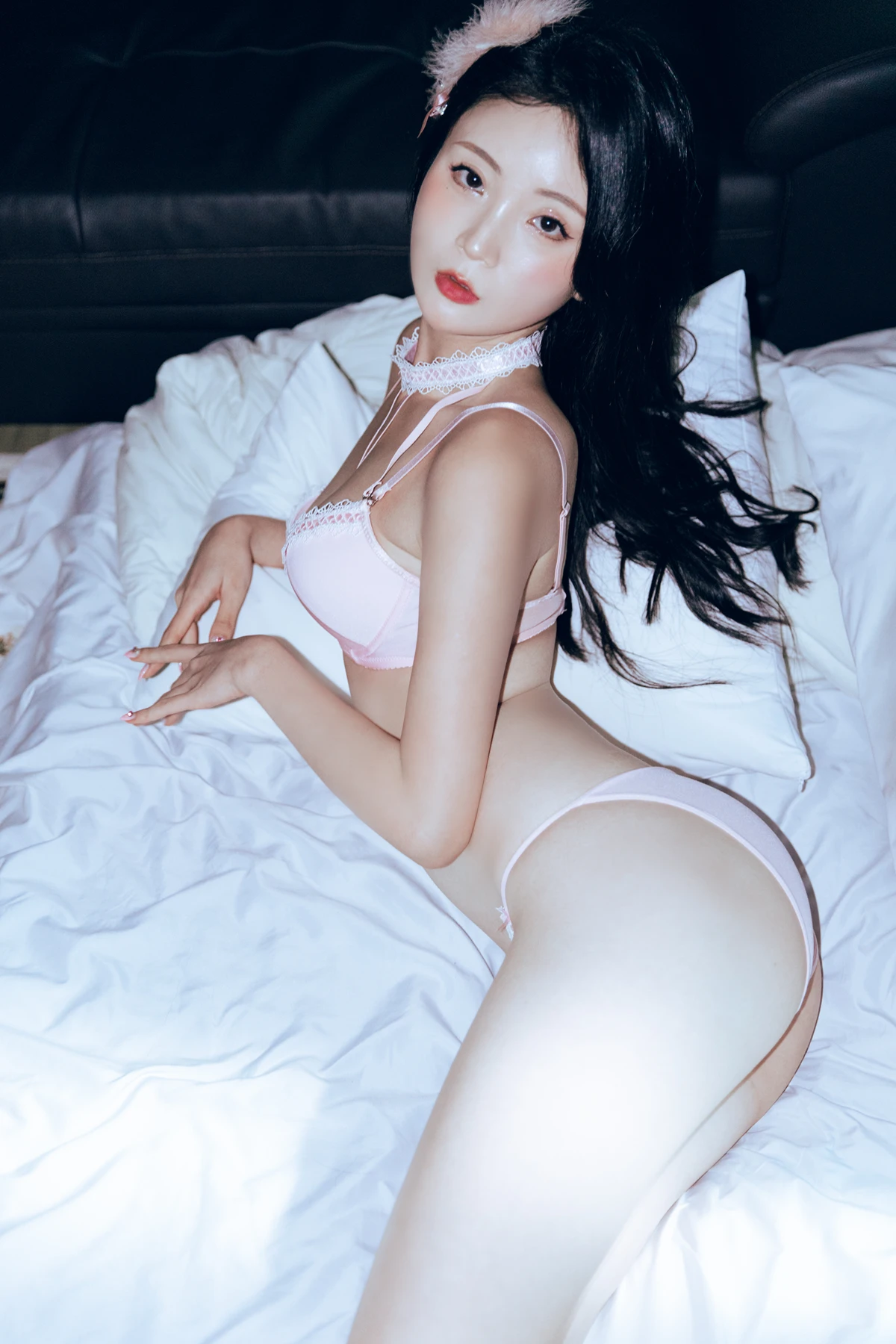 Hanseul 한슬, PhotoBook 「Black Swan」 Set.02(30P)
