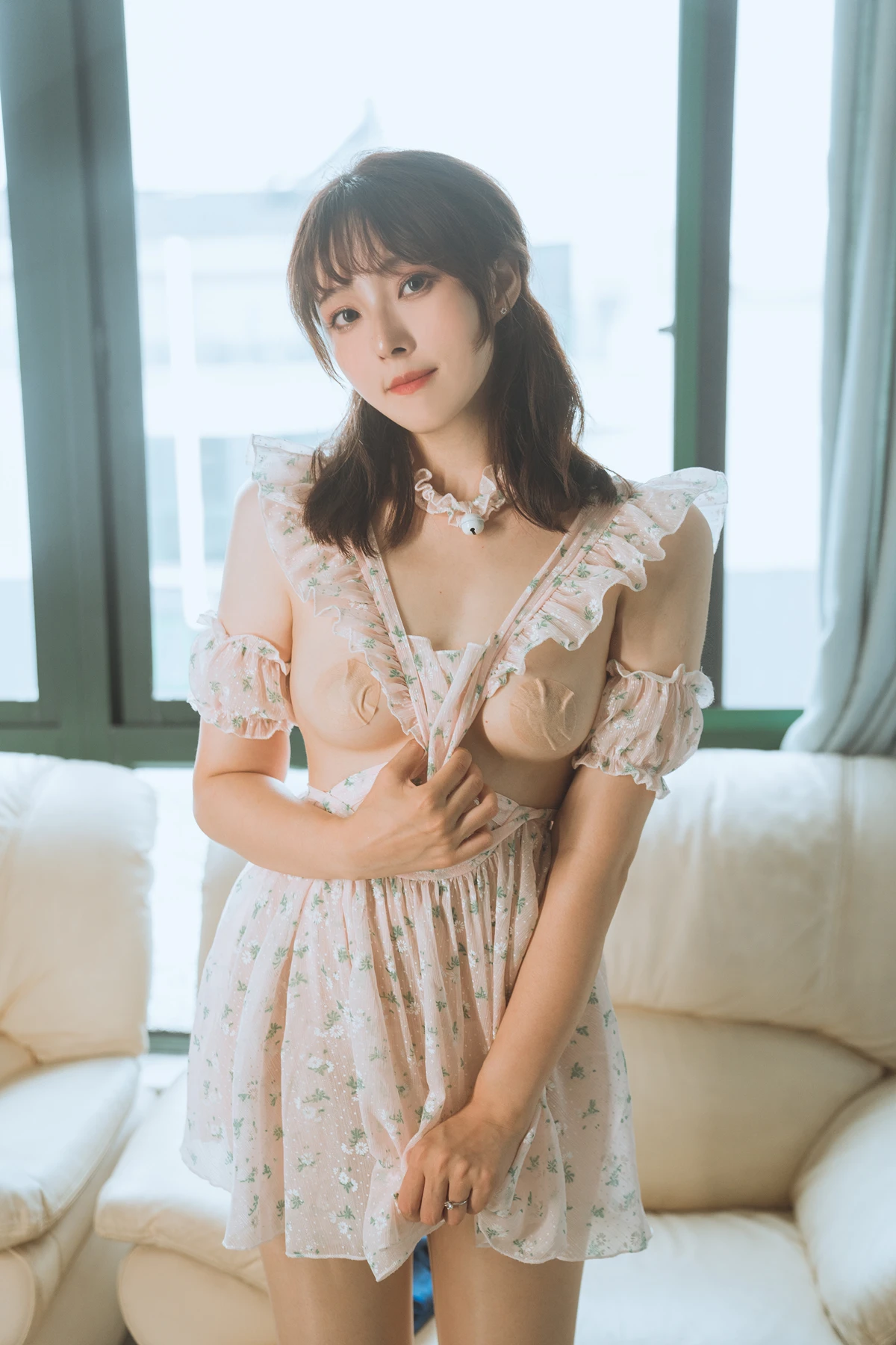 Cosplay Natsuko夏夏子 – 碎花围裙
