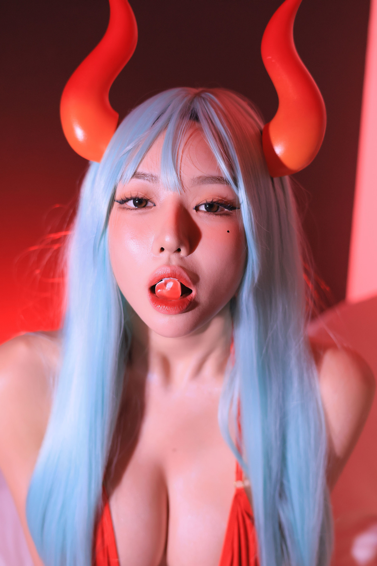 Dongeuran 동그란, PhotoBook 「Red Succubus」 Set.01