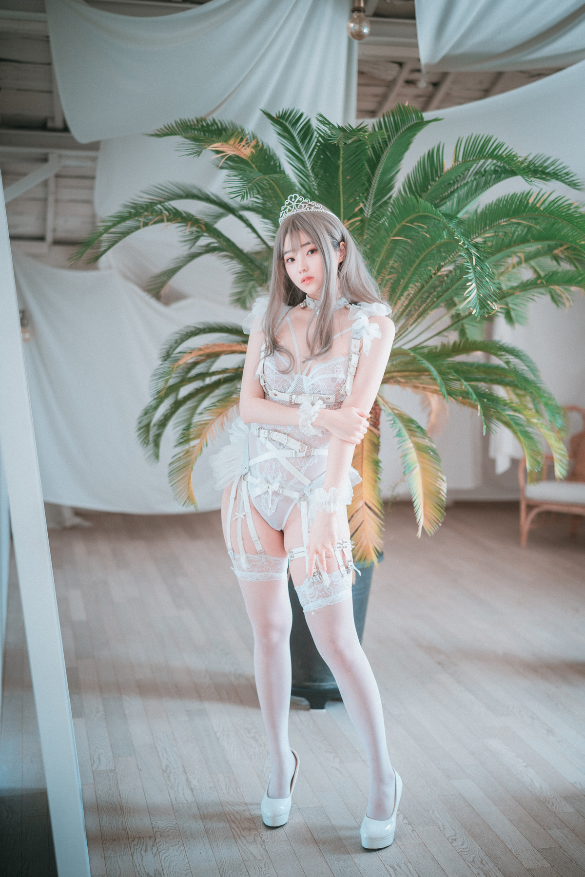 Bambi 밤비, DJAWA ‘Reine de Blanc’(45P)