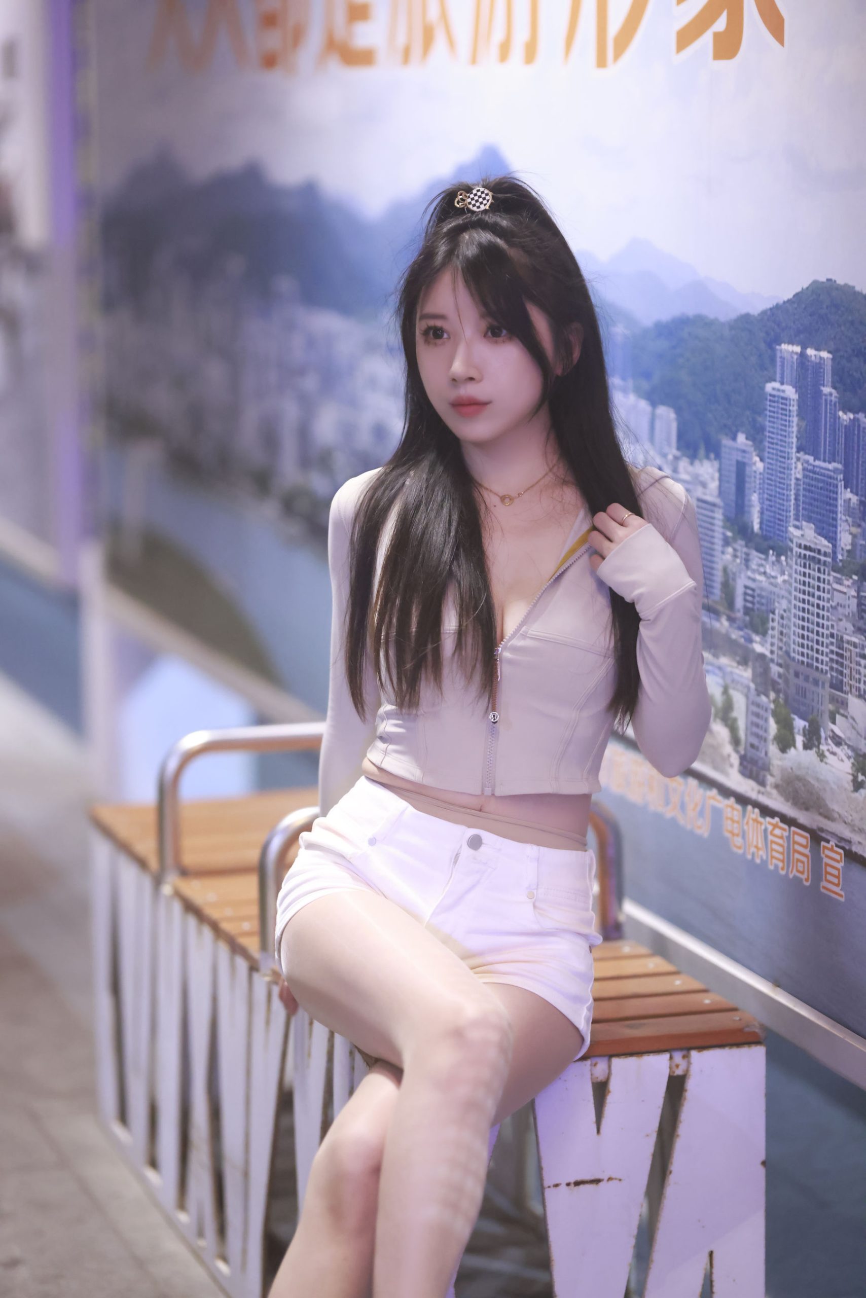 斗鱼主播小女巫露娜 - 芳踪