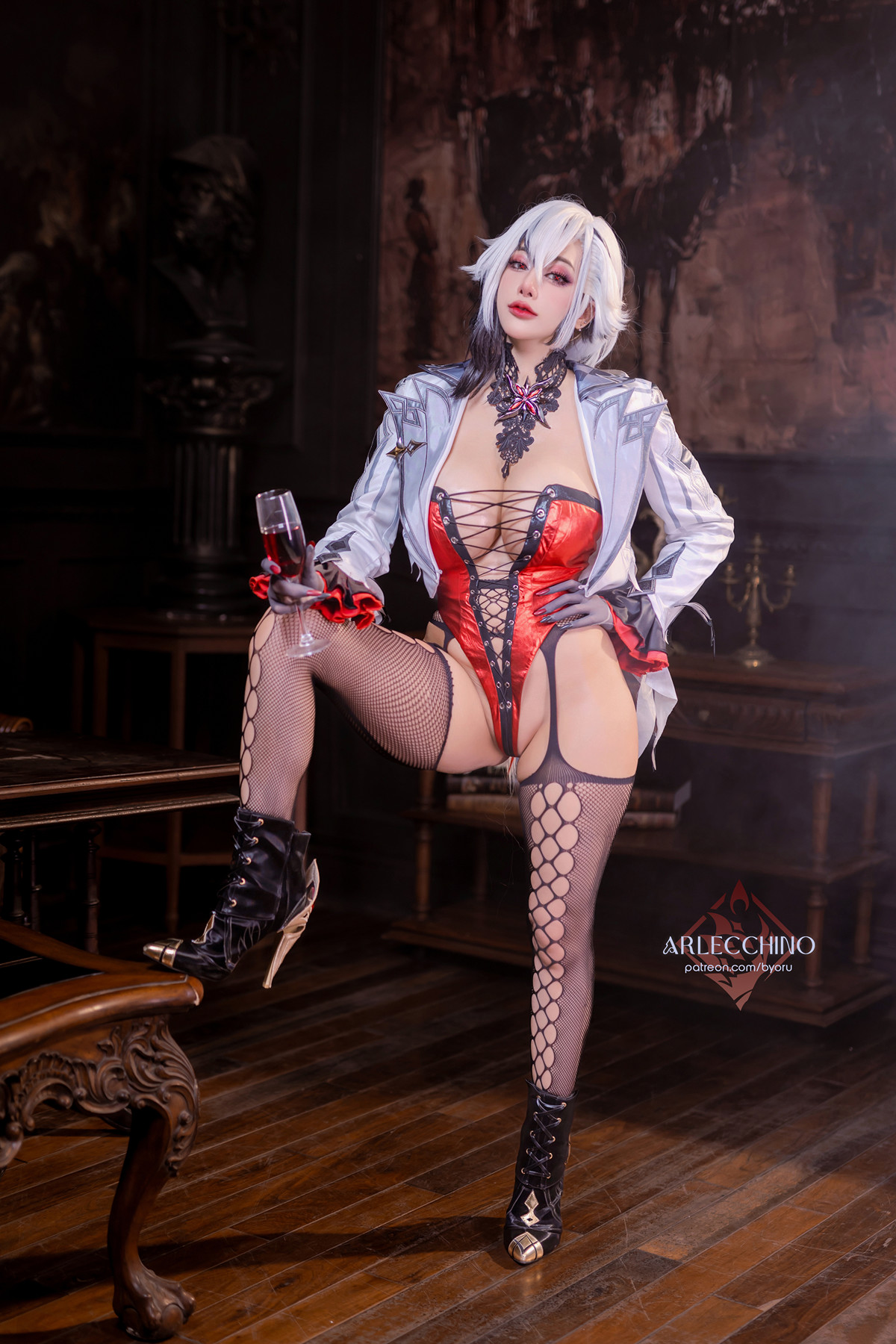 Cosplay 日本性感萝莉Byoru 原神「仆人」阿蕾奇诺 二(43P)