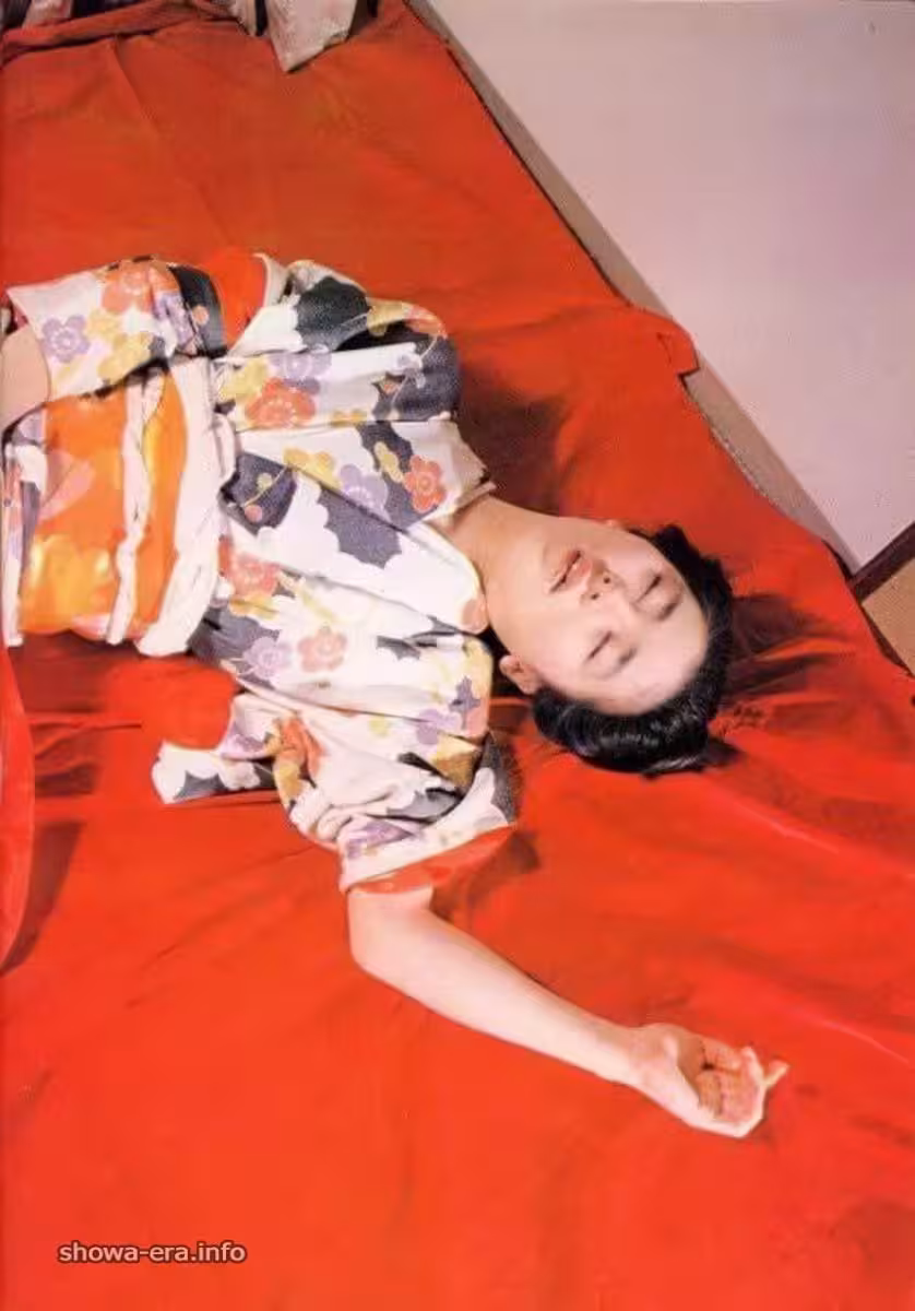 Porn star in Ura-Books 月光(63P)