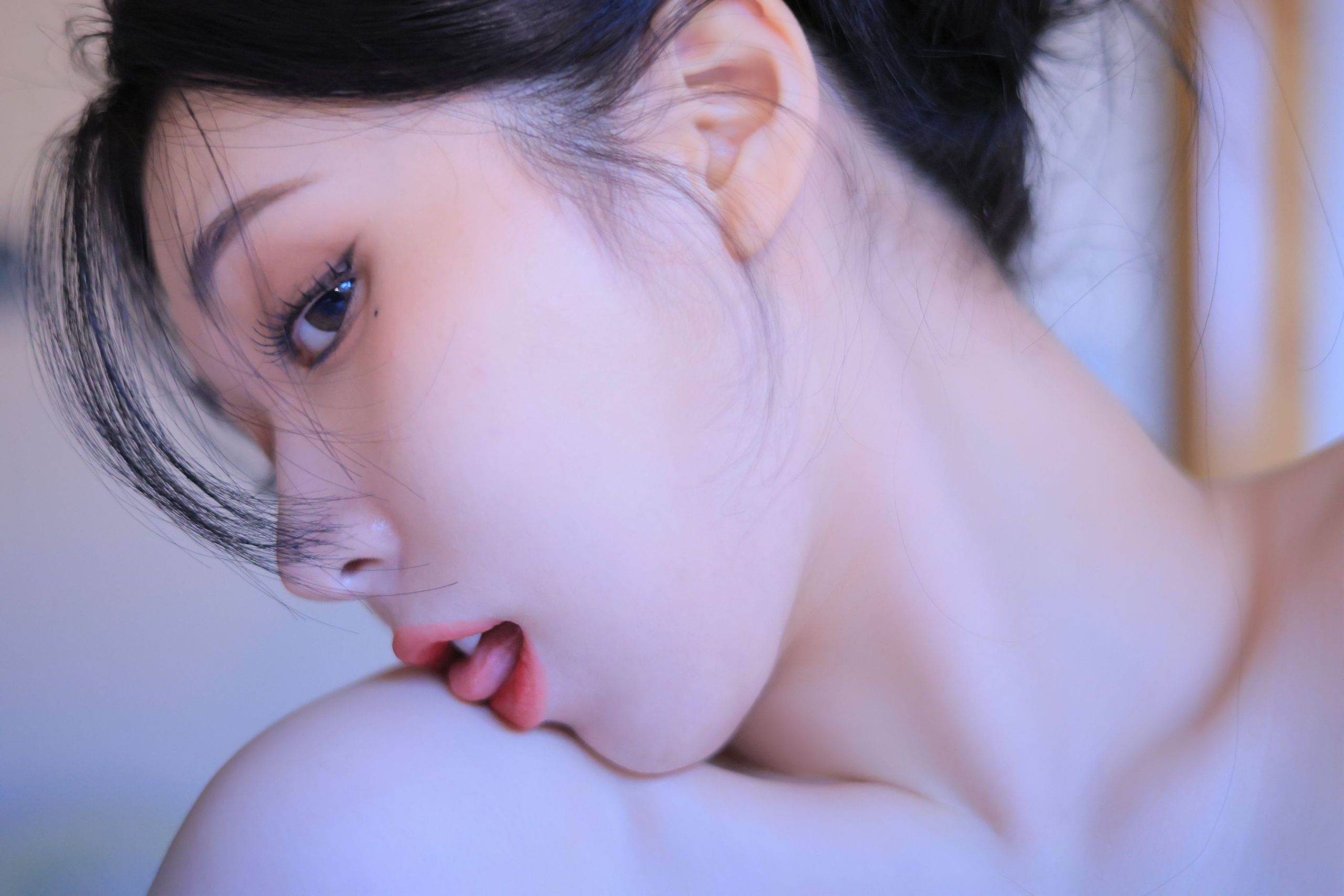 Yeonwoo - Heat - 1
