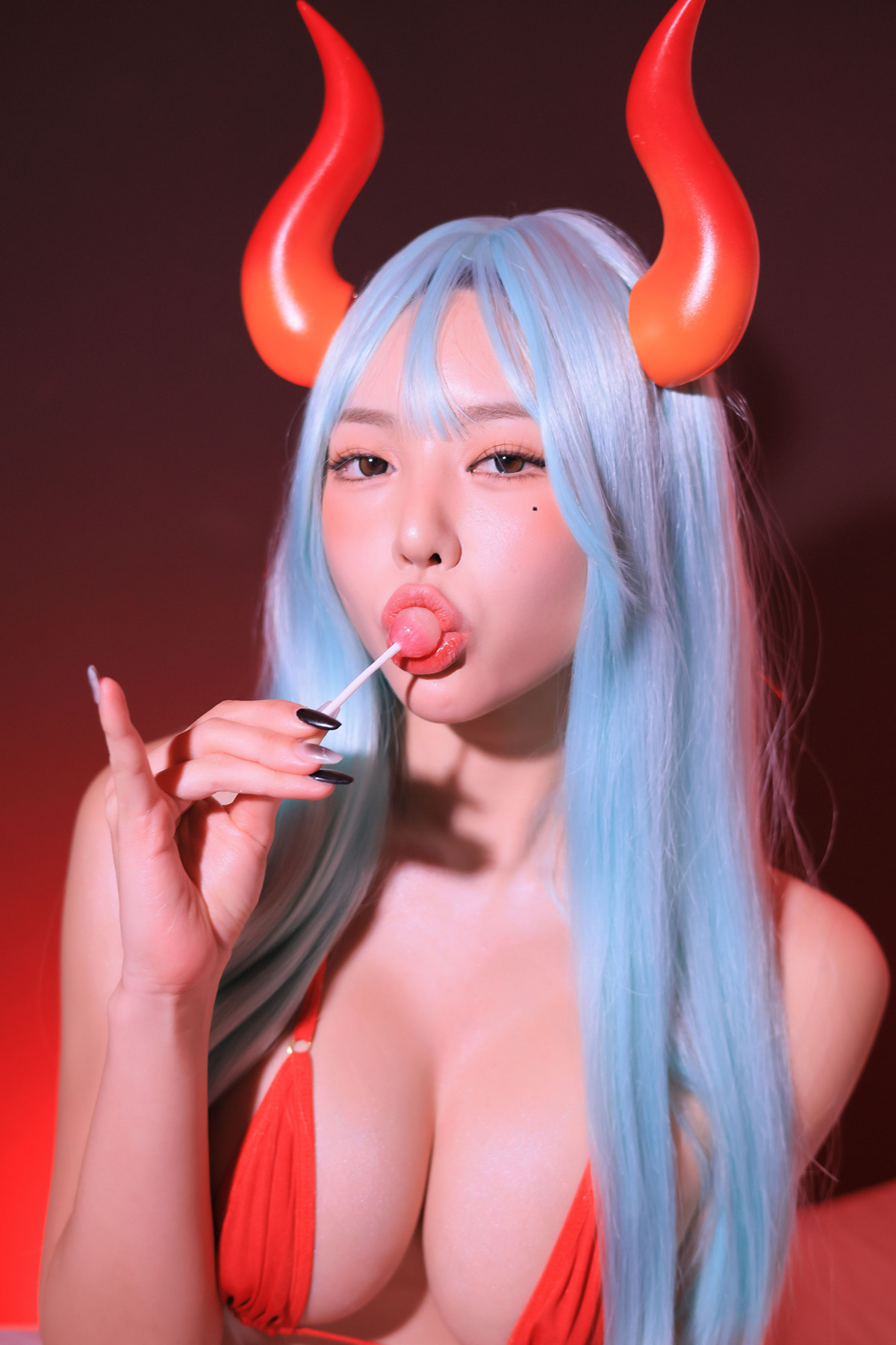 Dongeuran 동그란, PhotoBook 「Red Succubus」 Set.04