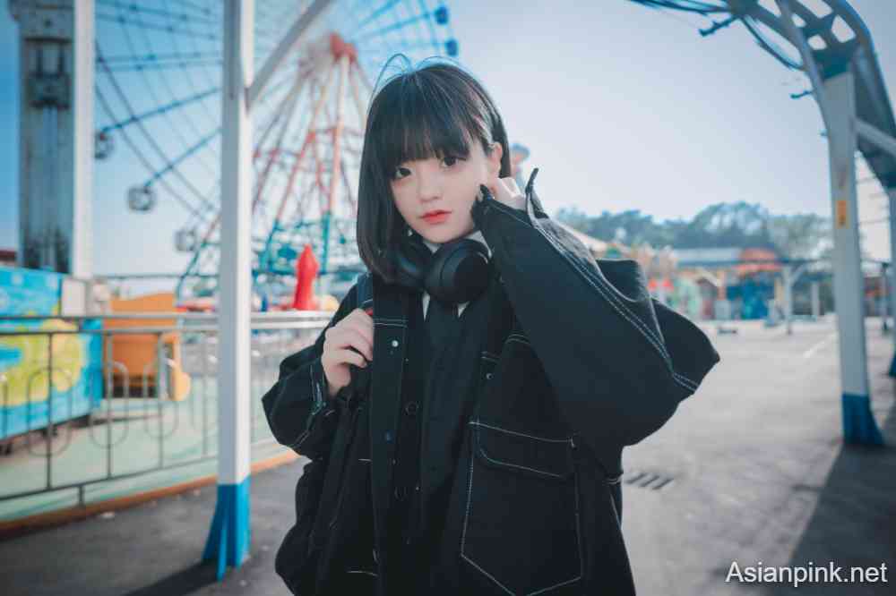 DJAWA Photo – Jeong Jenny (정제니) – Theme Park Girl