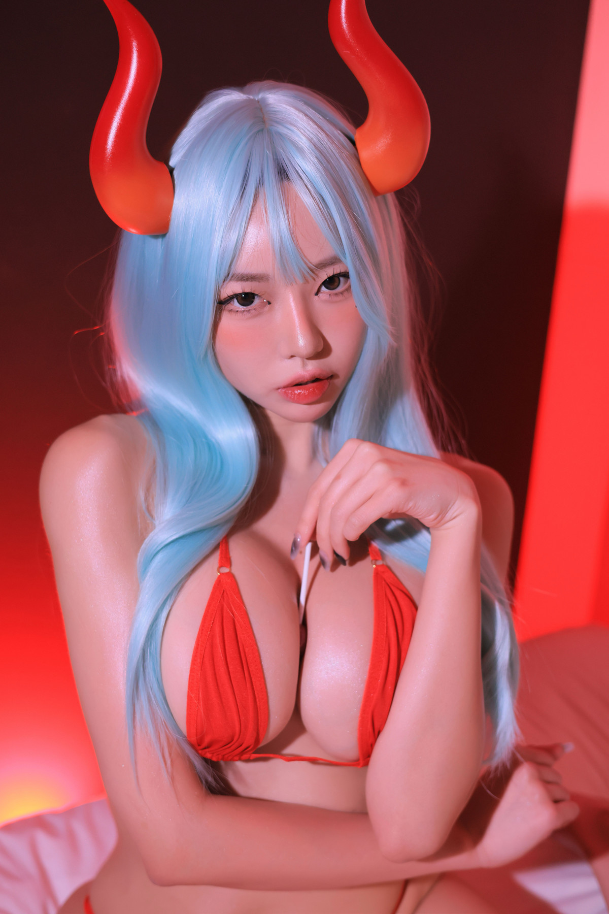 Dongeuran 동그란, PhotoBook 「Red Succubus」 Set.04