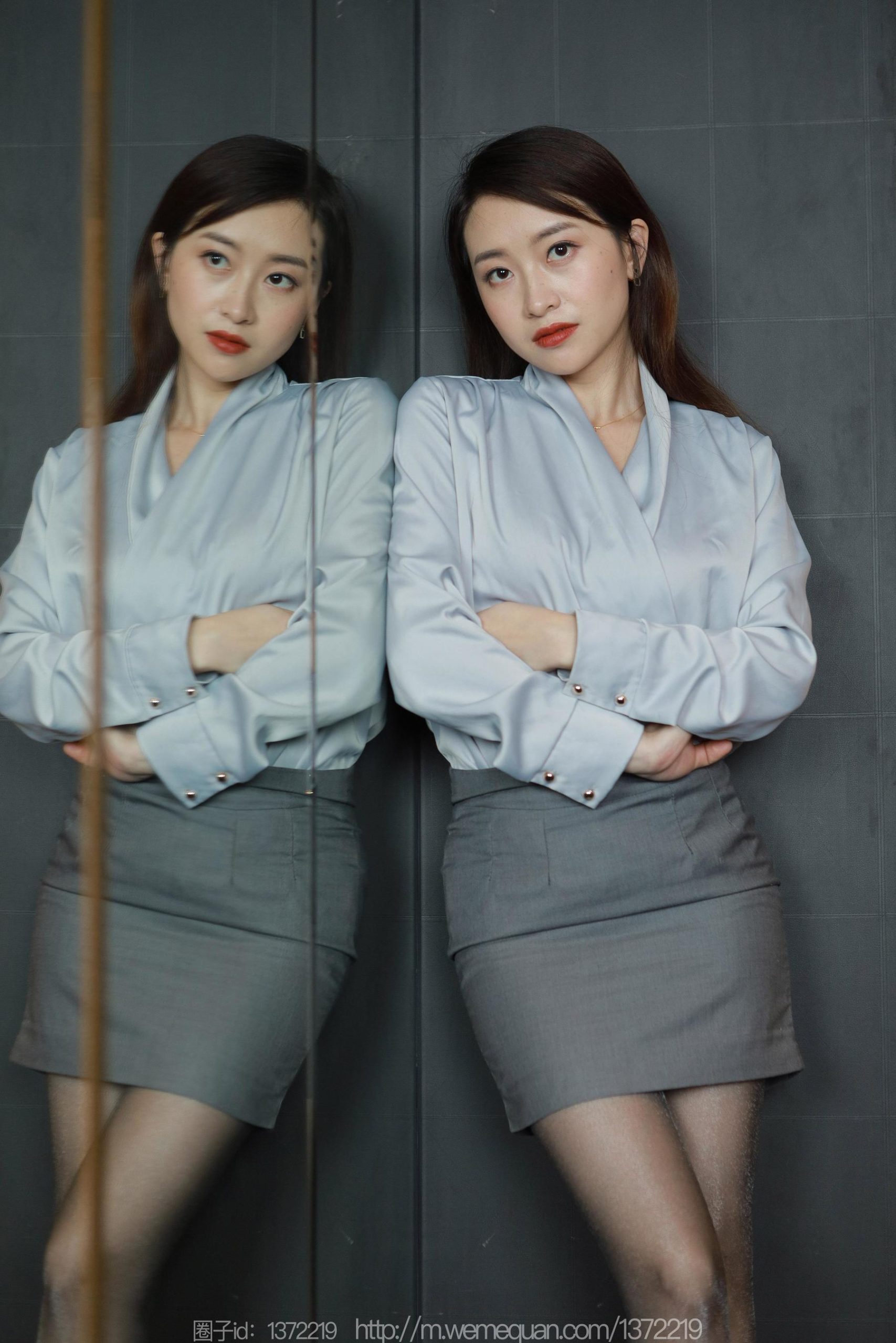 IESS异思趣向 - 模特：小婕 《灰裙亮丝》