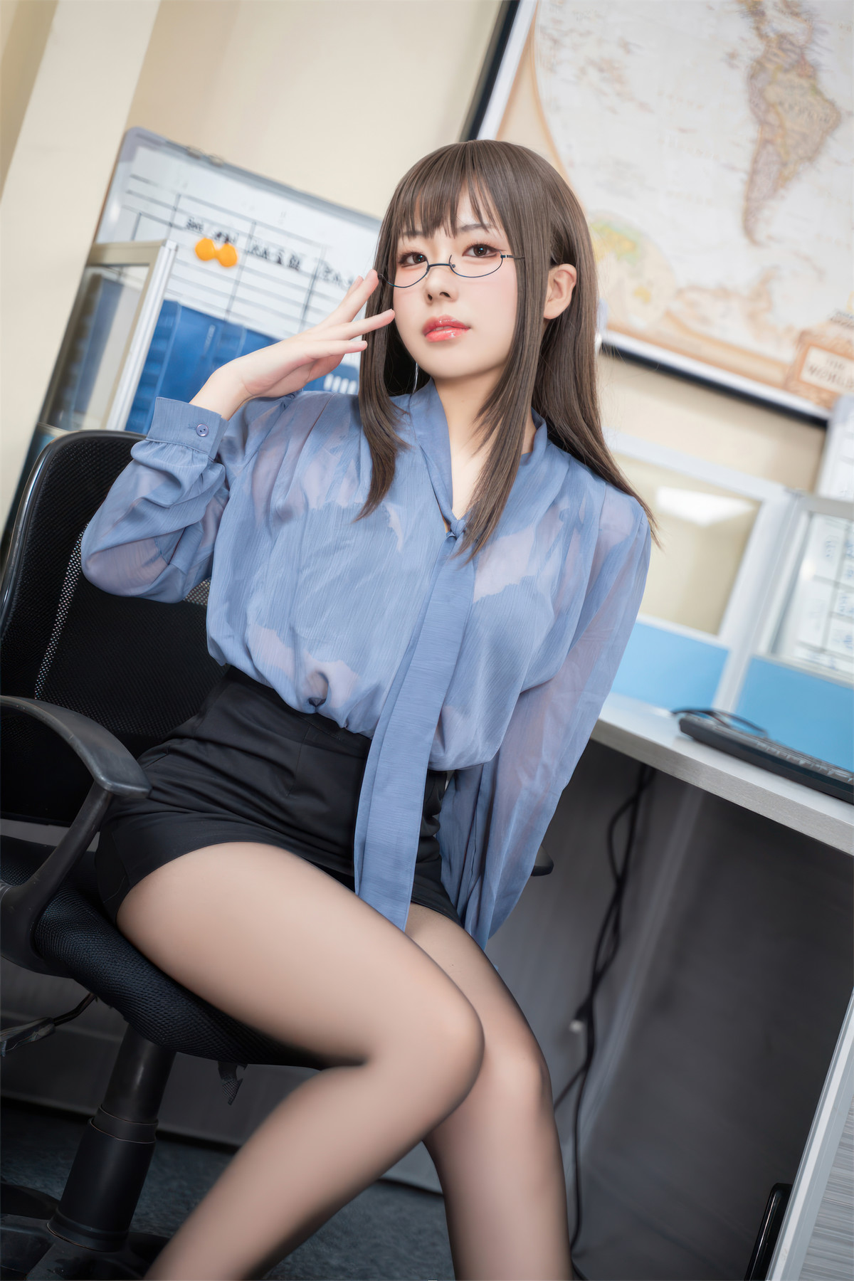 Cosplay 虎森森 黑丝眼镜娘(50P)