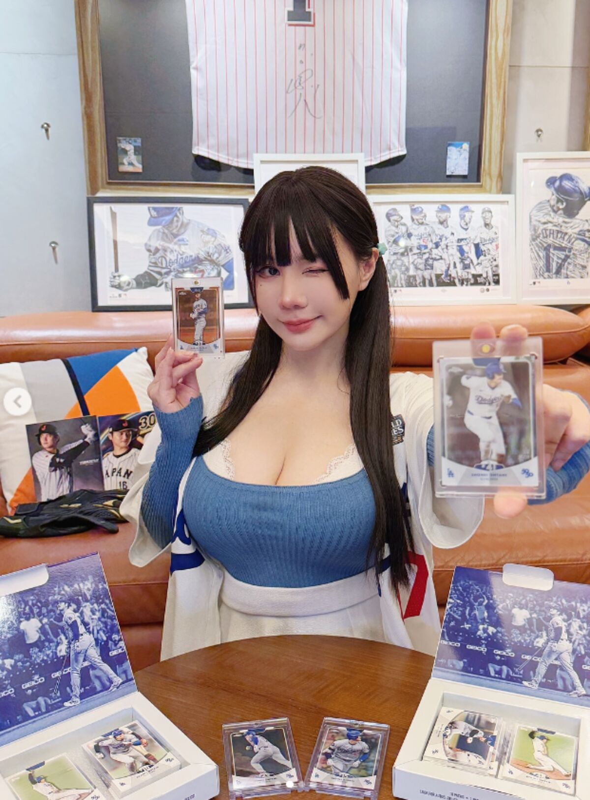 OF JANIE 泥泥 – 北捷手扶梯驚現爆乳妹「超大尺寸」緩緩上升 男性旅客塞爆 泥泥學姐大膽自拍 Part06 (64P)