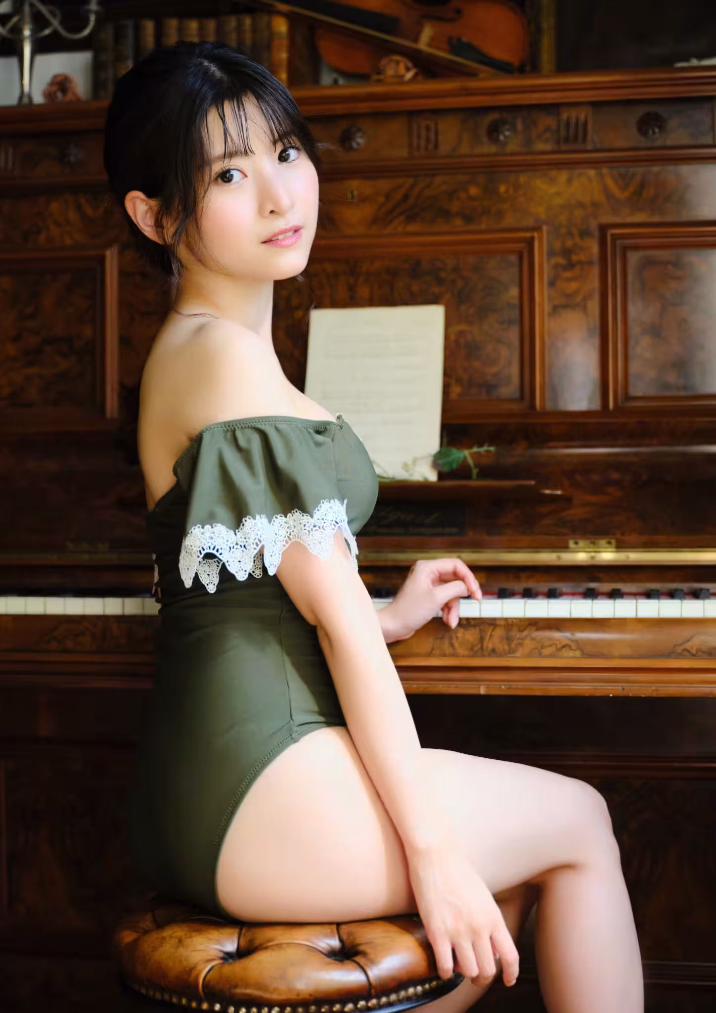 [小鳥遊るい] 美腿搭配柔滑肌膚 火辣迷人 (14 Photos)