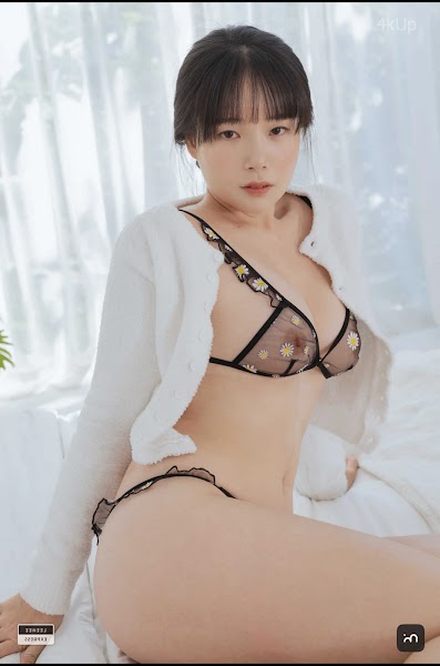Hanseul Black Swan
