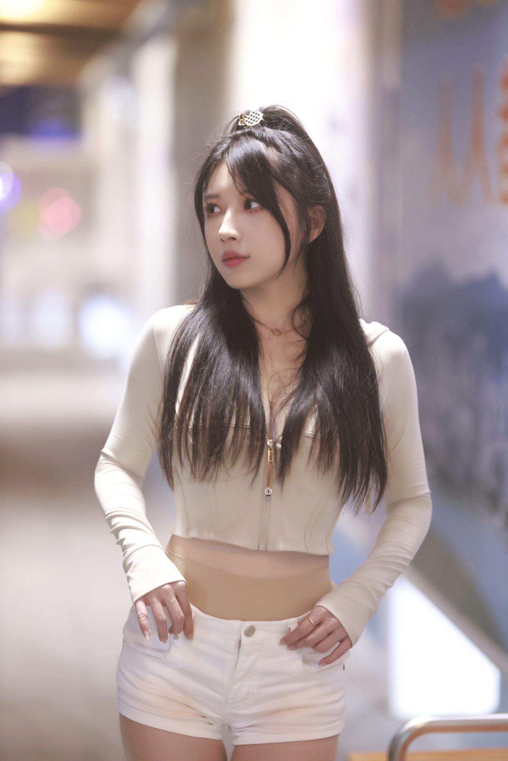 斗鱼主播小女巫露娜 - 芳踪