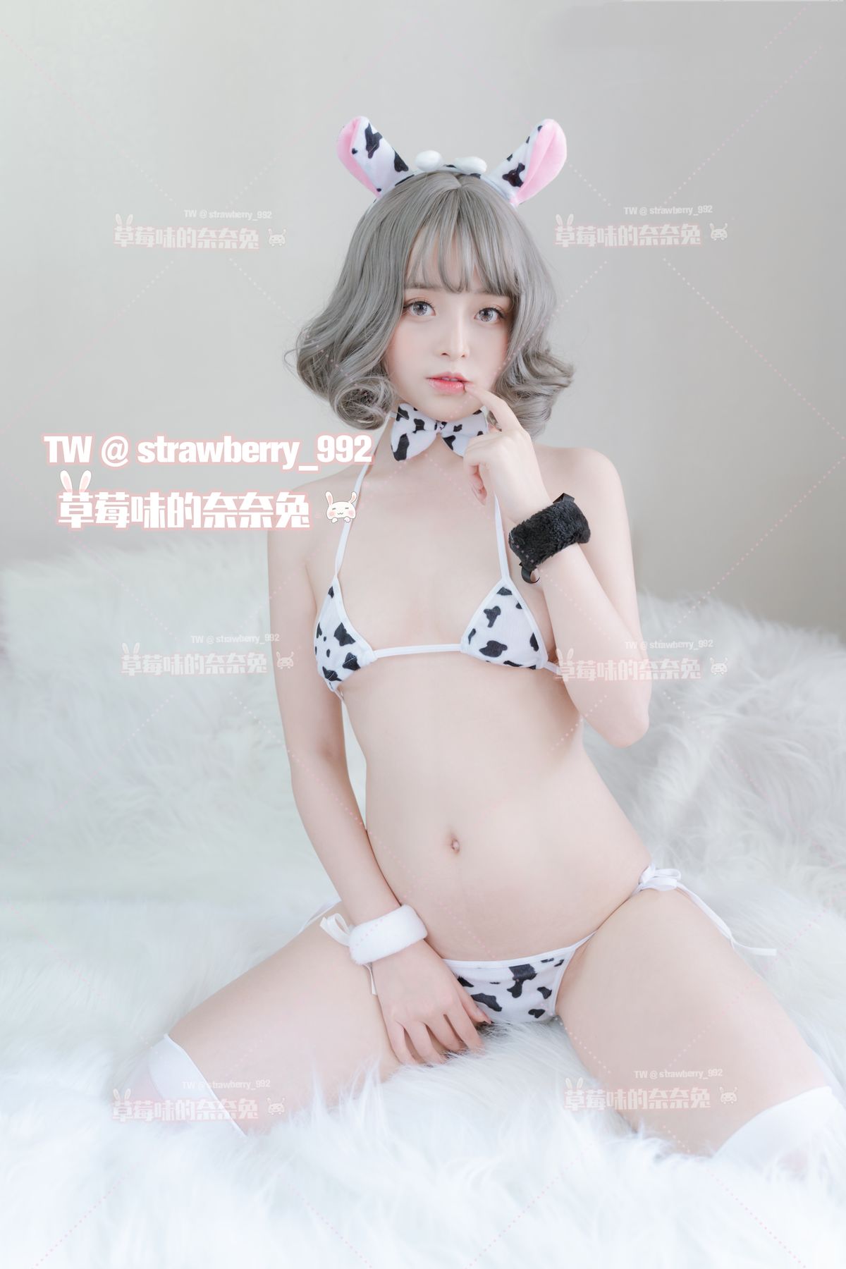 Coser@草莓味奈奈兔 – 奶牛 (32P – 3V)