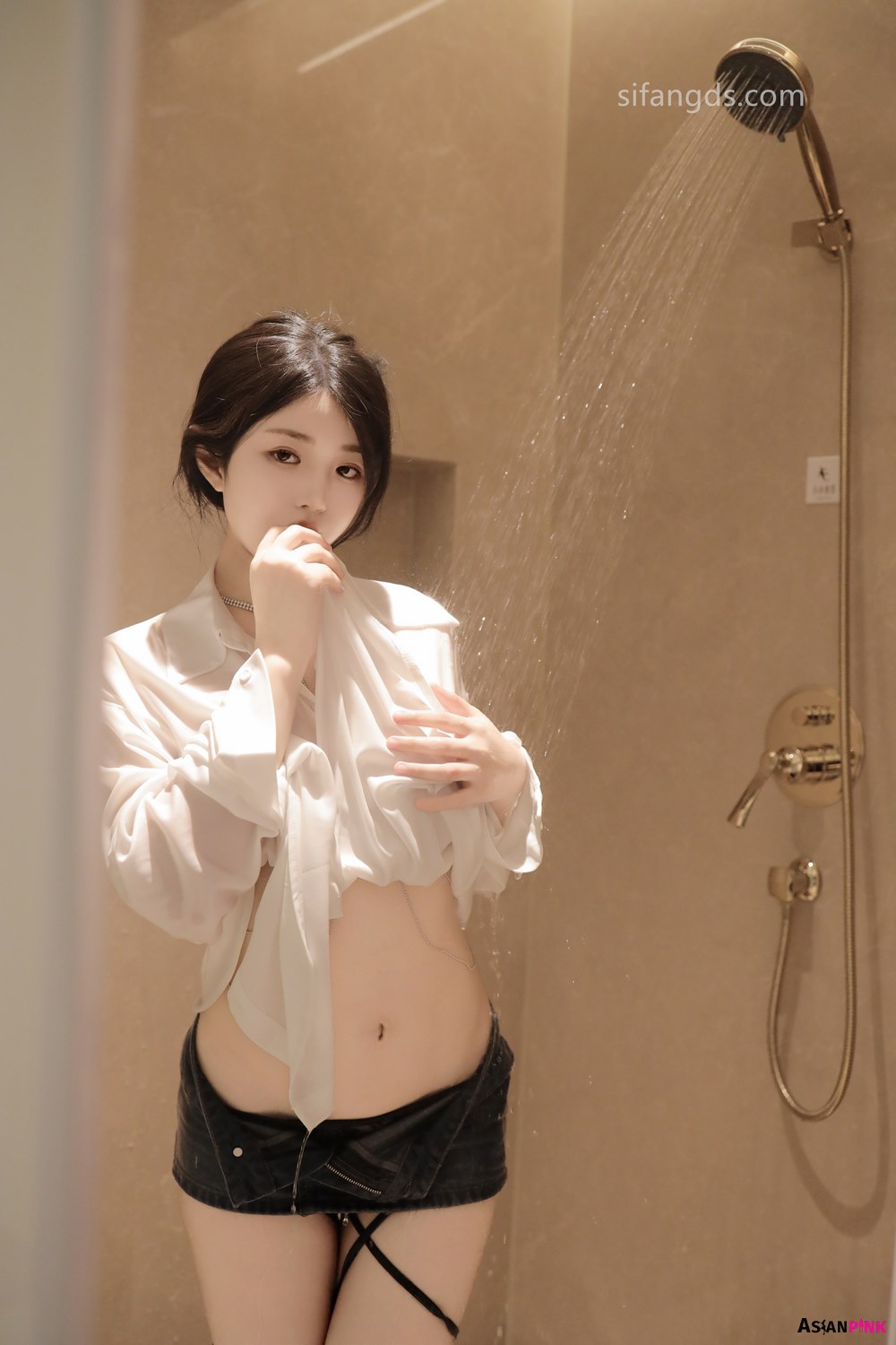 [XR Uncensored] Chen Xiaohua (陈小花) – R18 秀人网模特 浴室中的激情