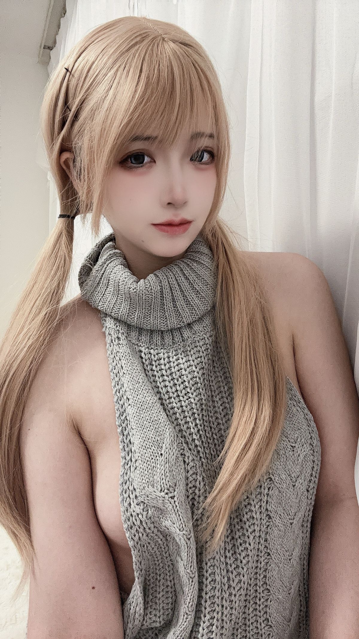 Coser@疯猫ss – 露背毛衣 (16P)