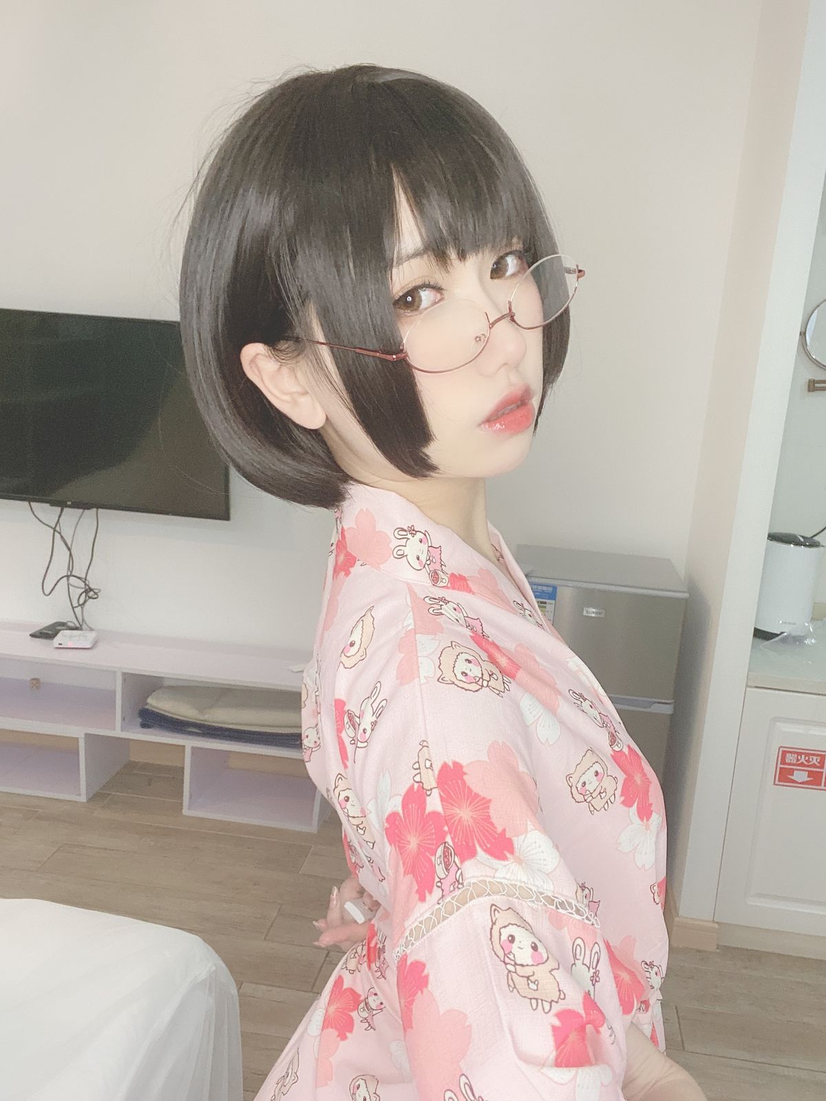 Coser@芋圆侑子 – 少妇 Part1 (58P – 8V)