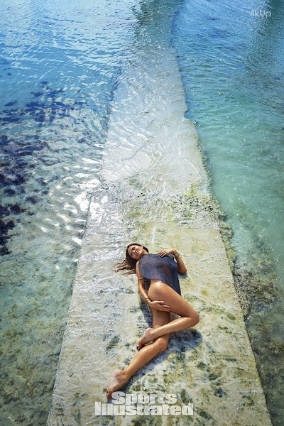 Chrissy Teigen 2016 Zanzibar