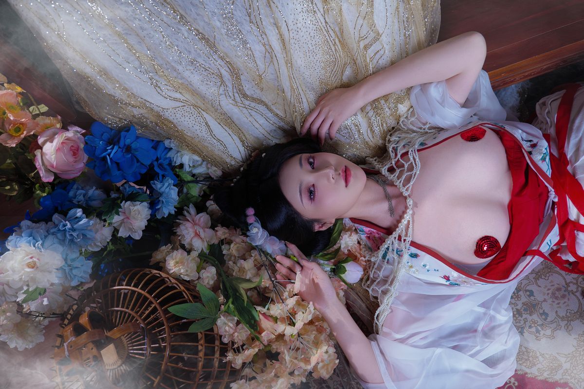 Coser@年年Nnian – 广寒宫 (81P)
