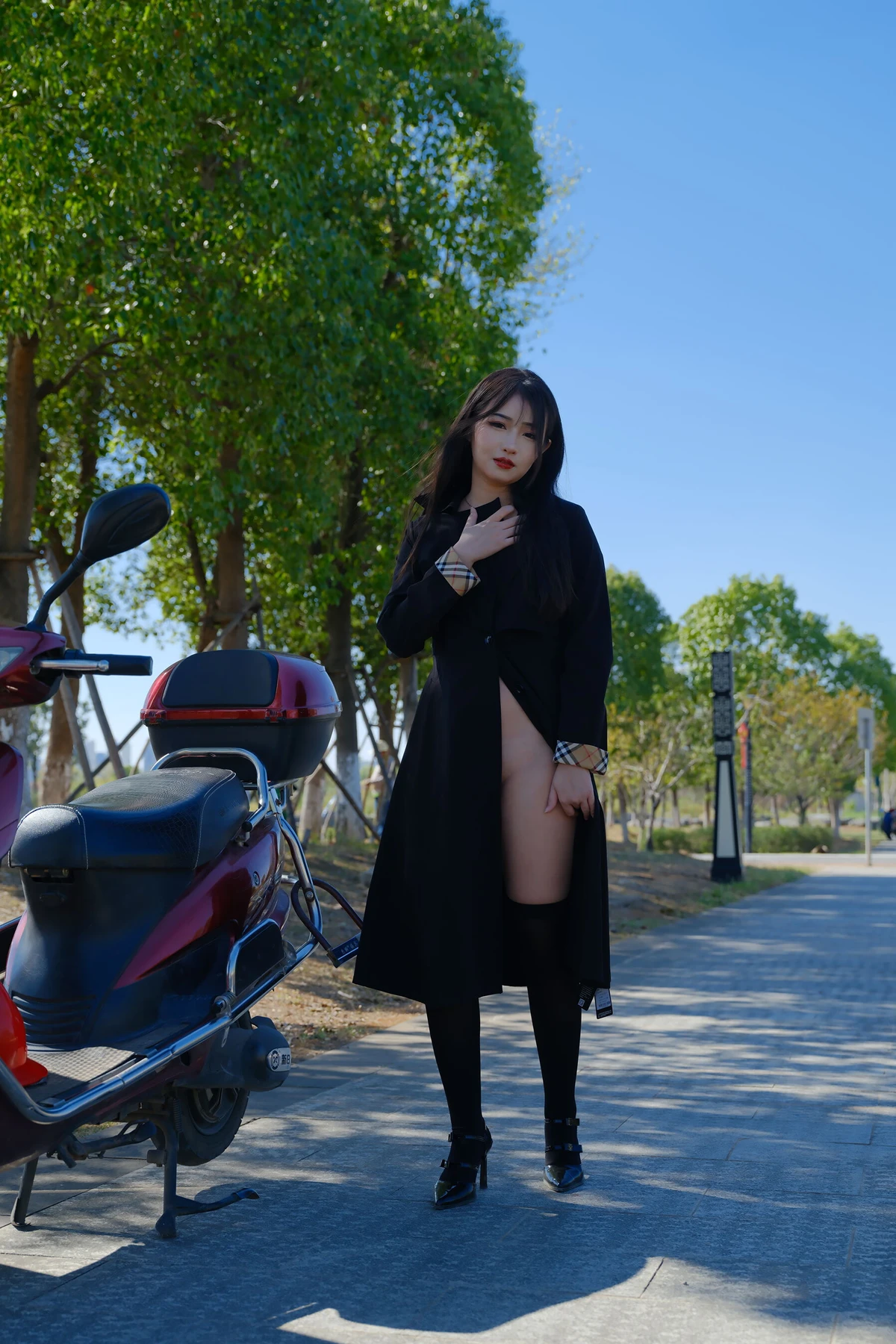 小泽 – 黑丝御姐 户外露出 Set.01