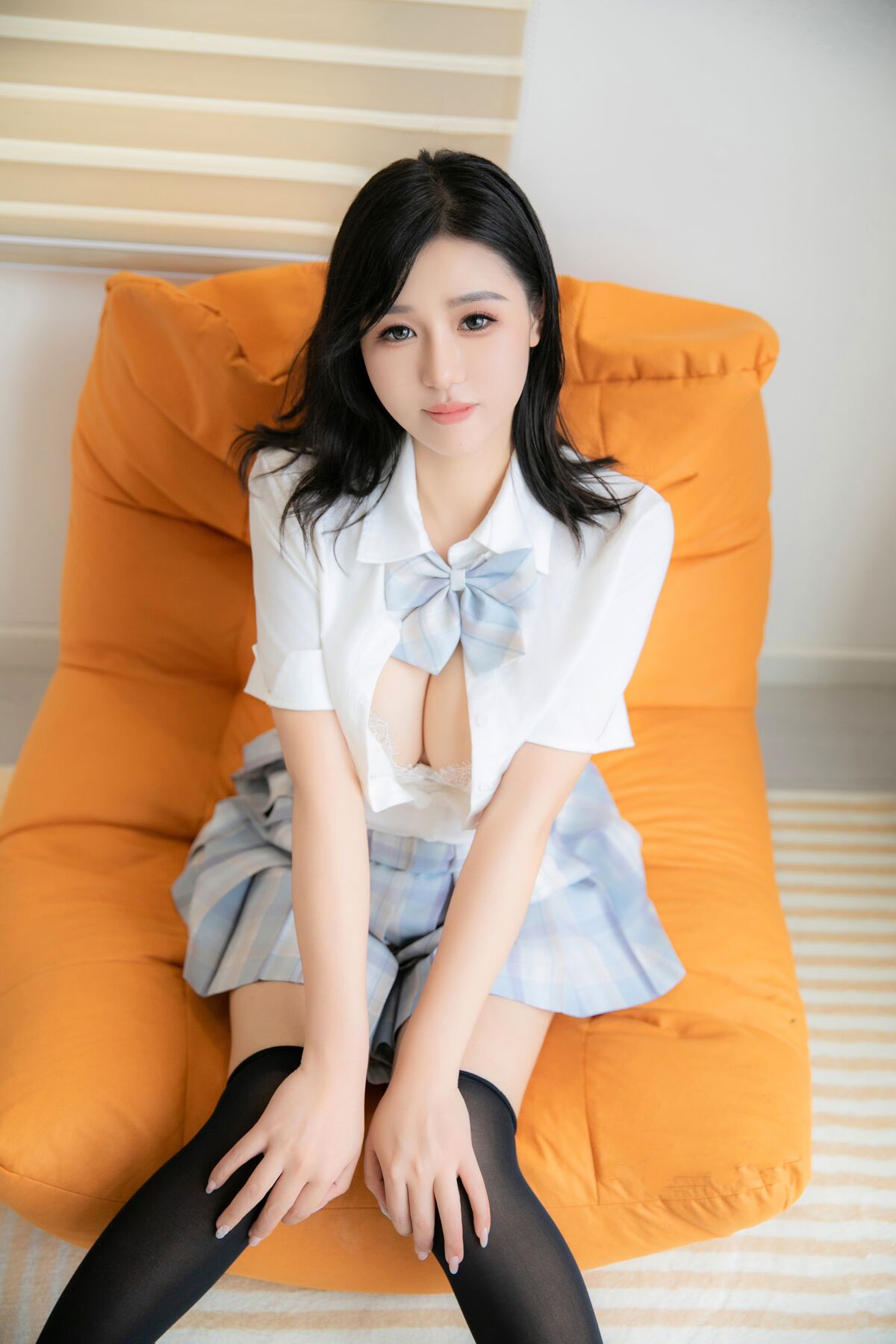 XR Uncensored Jin Xiao Yi 金小依 – R18 秀人网模特 JK学生妹 Part01 (49P – 1V)
