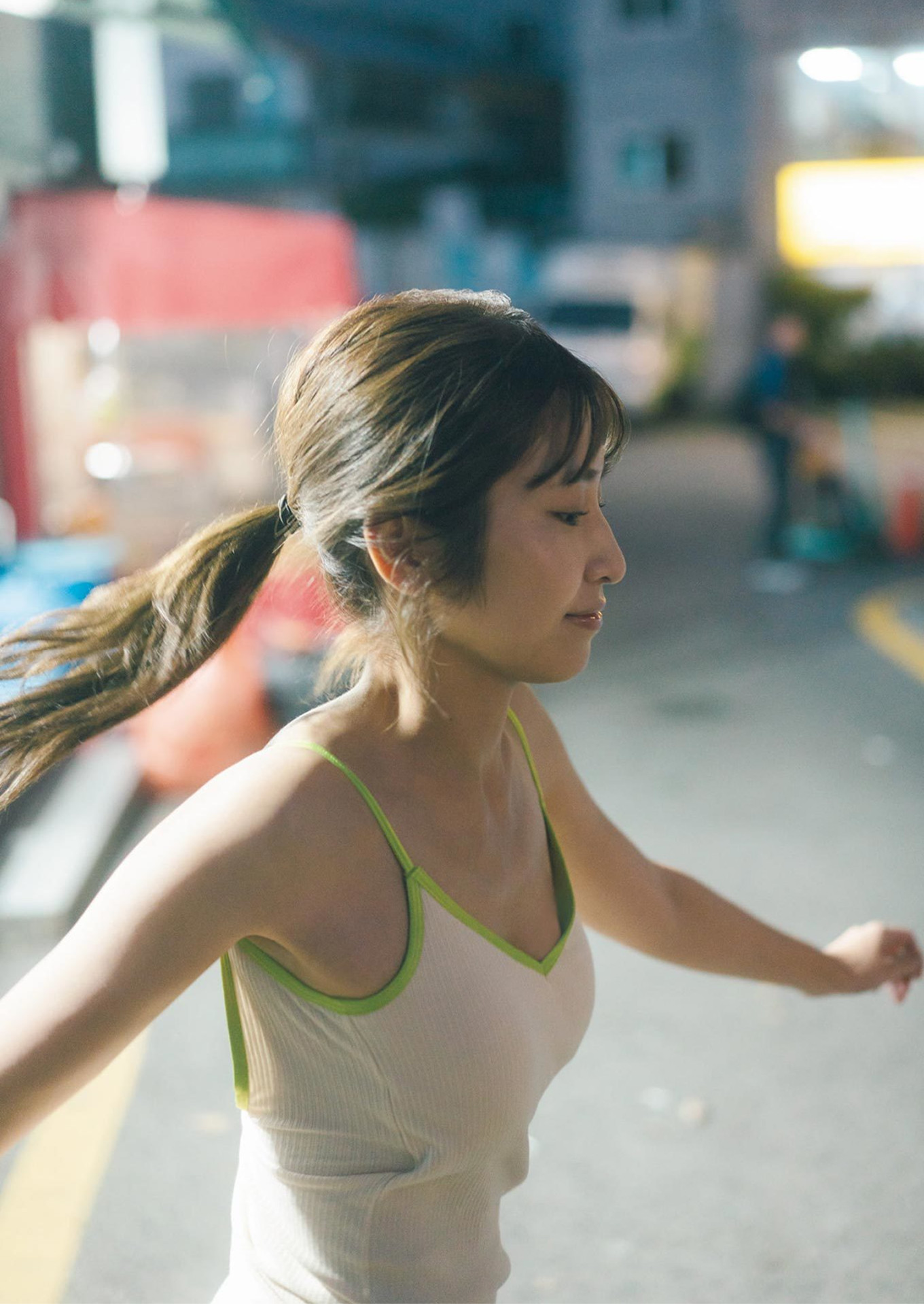Emiri Yamashita 山下エミリー, 1st写真集 『SHY』 Set.01