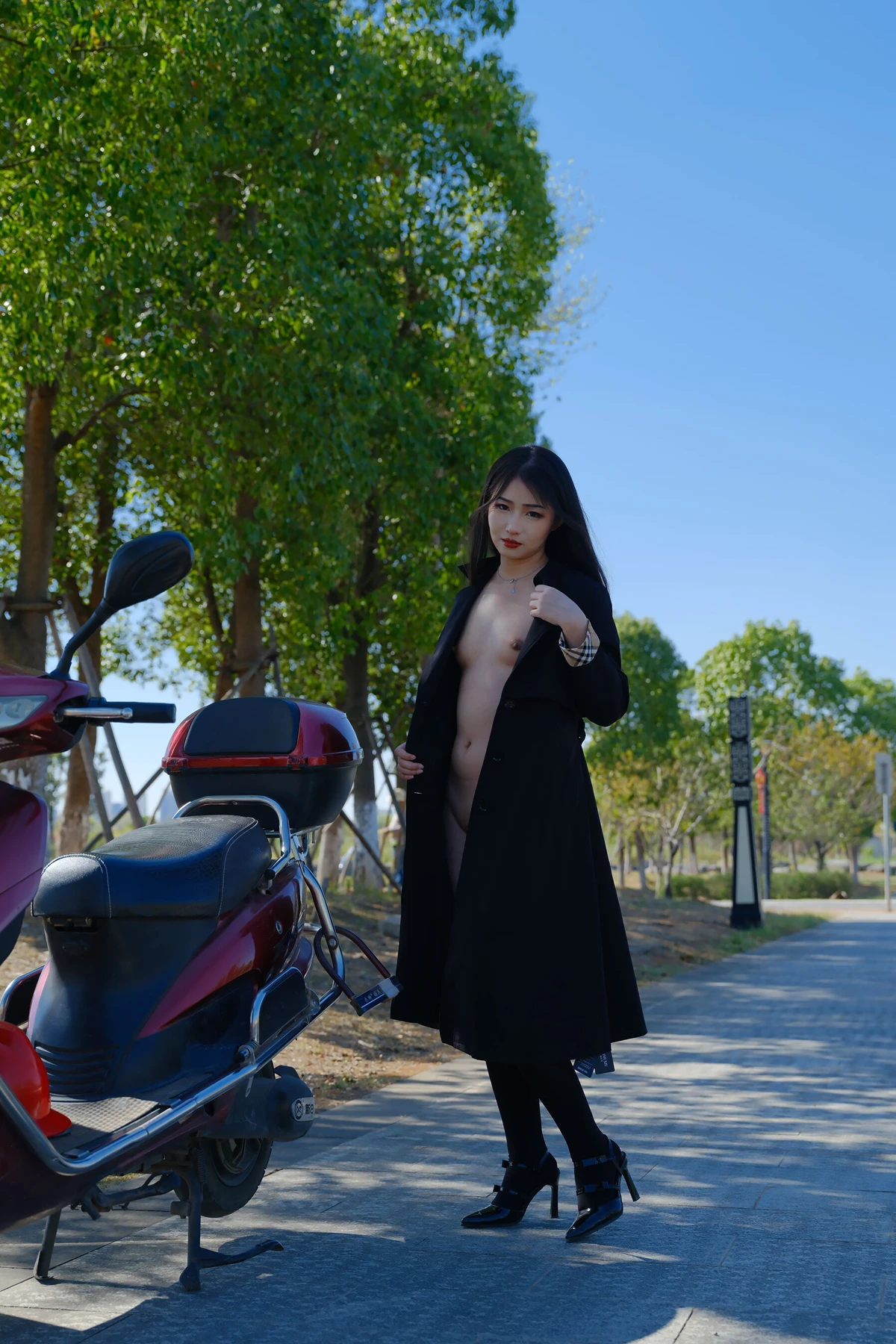 小泽 – 黑丝御姐 户外露出 Set.01