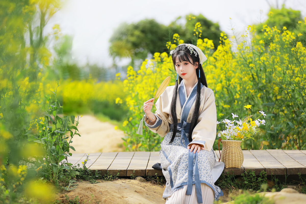 YiTuYu艺图语 Vol.8416 周周Ay (26P)
