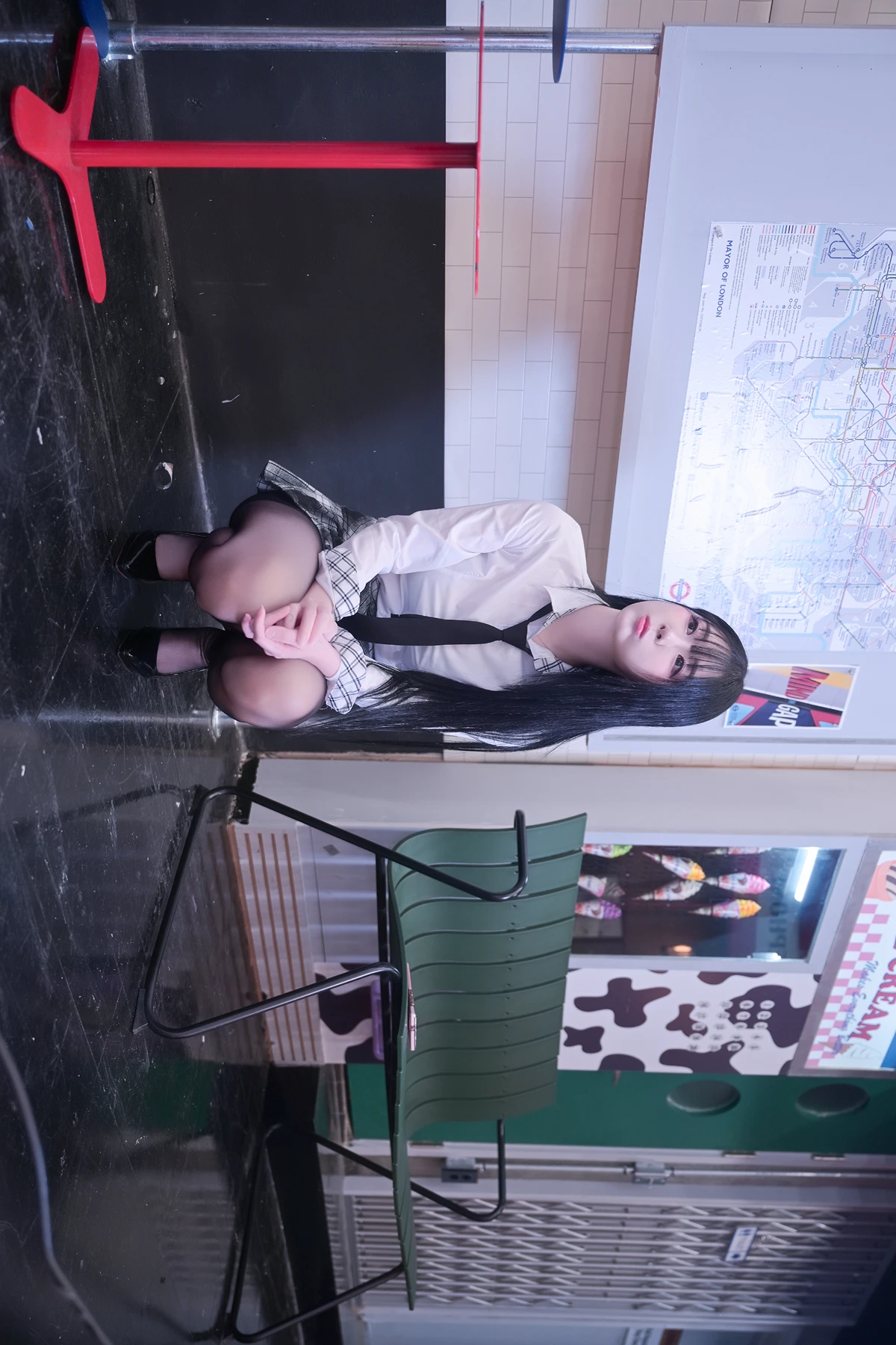 Jeong Bomi 정보미, PhotoBook 「Schoolgirl In The Subway」 Set.01