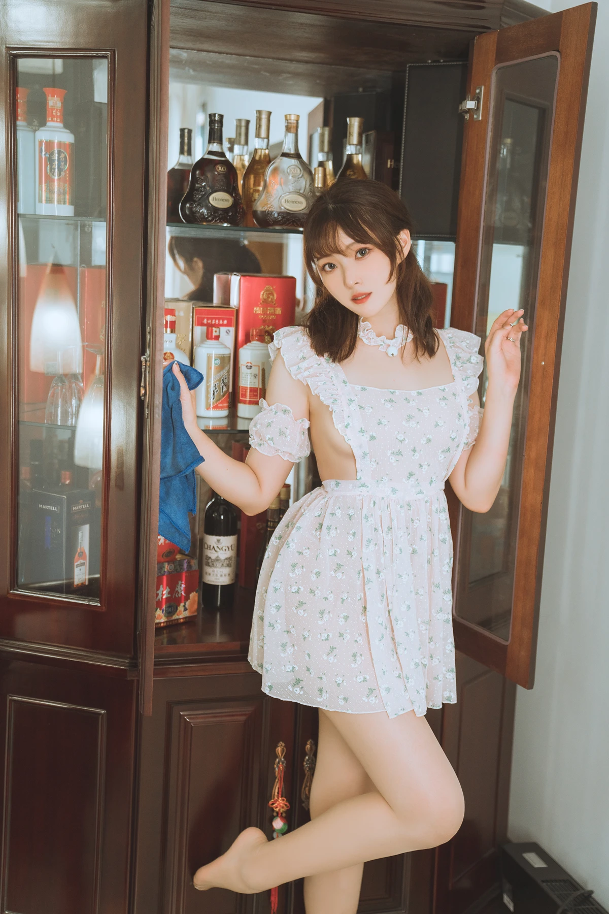 Cosplay Natsuko夏夏子 – 碎花围裙